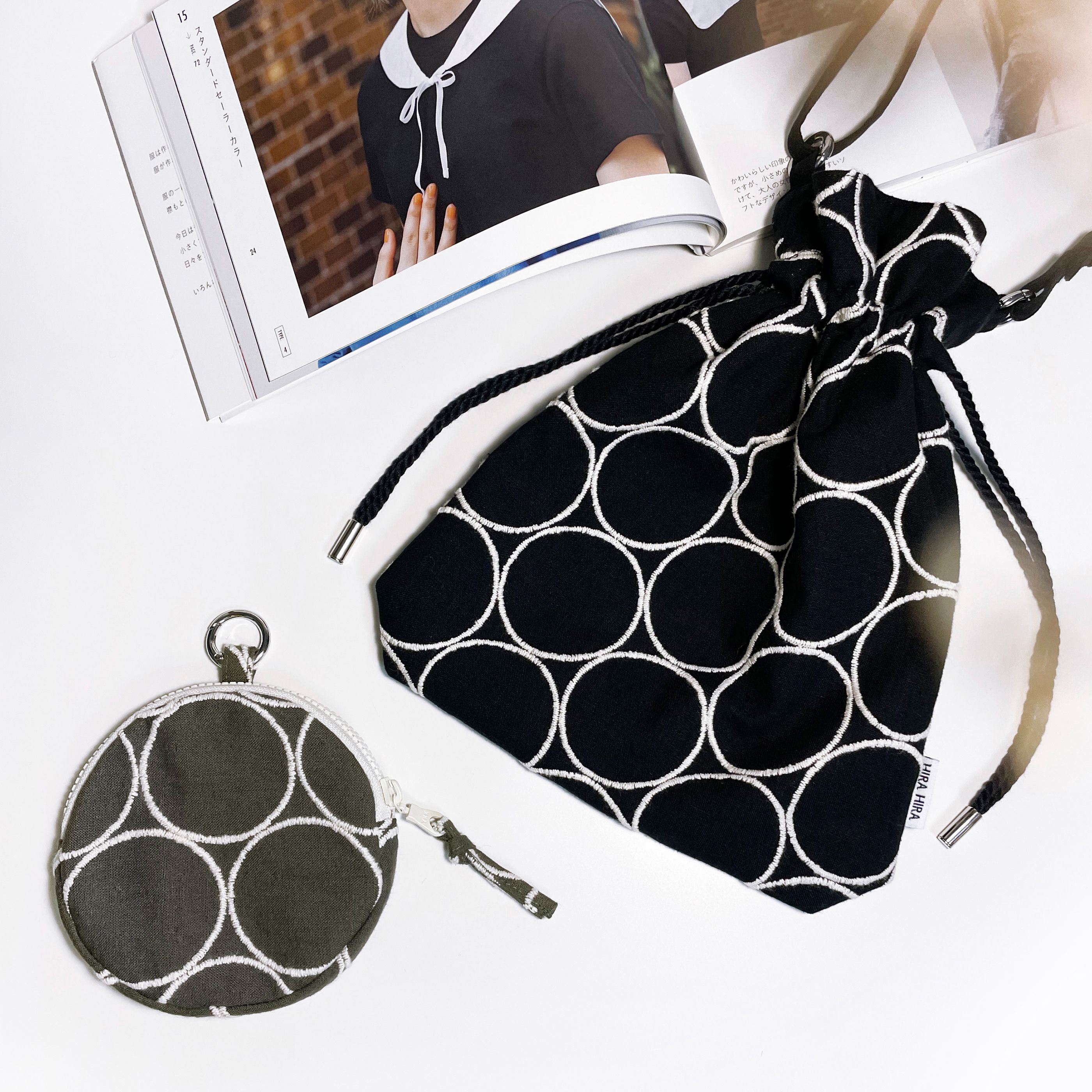 HIRA HIRA ✧ 斜角隨身包/刺繡圓圈/單色