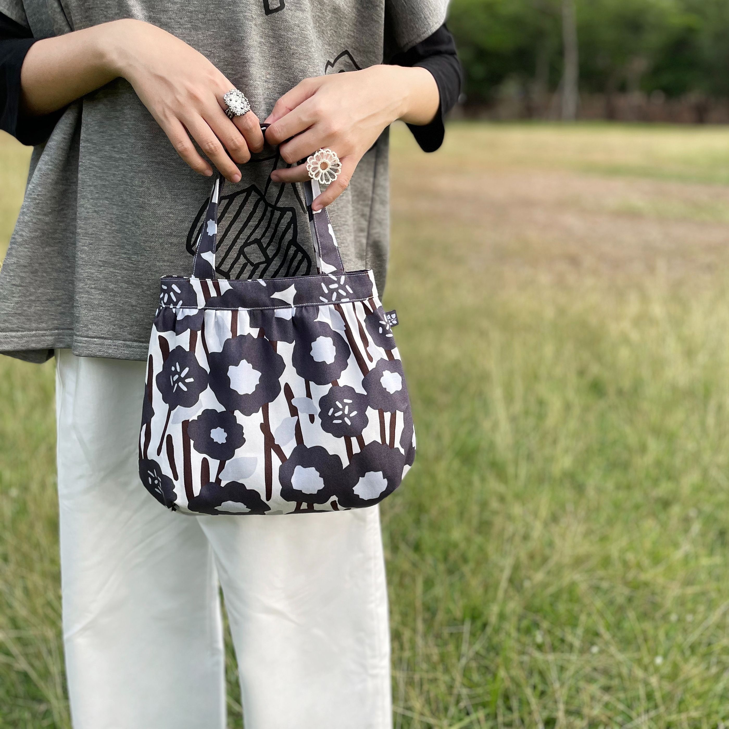 HIRA HIRA ✧ 自然感褶皺手提包/北歐花柄/2色