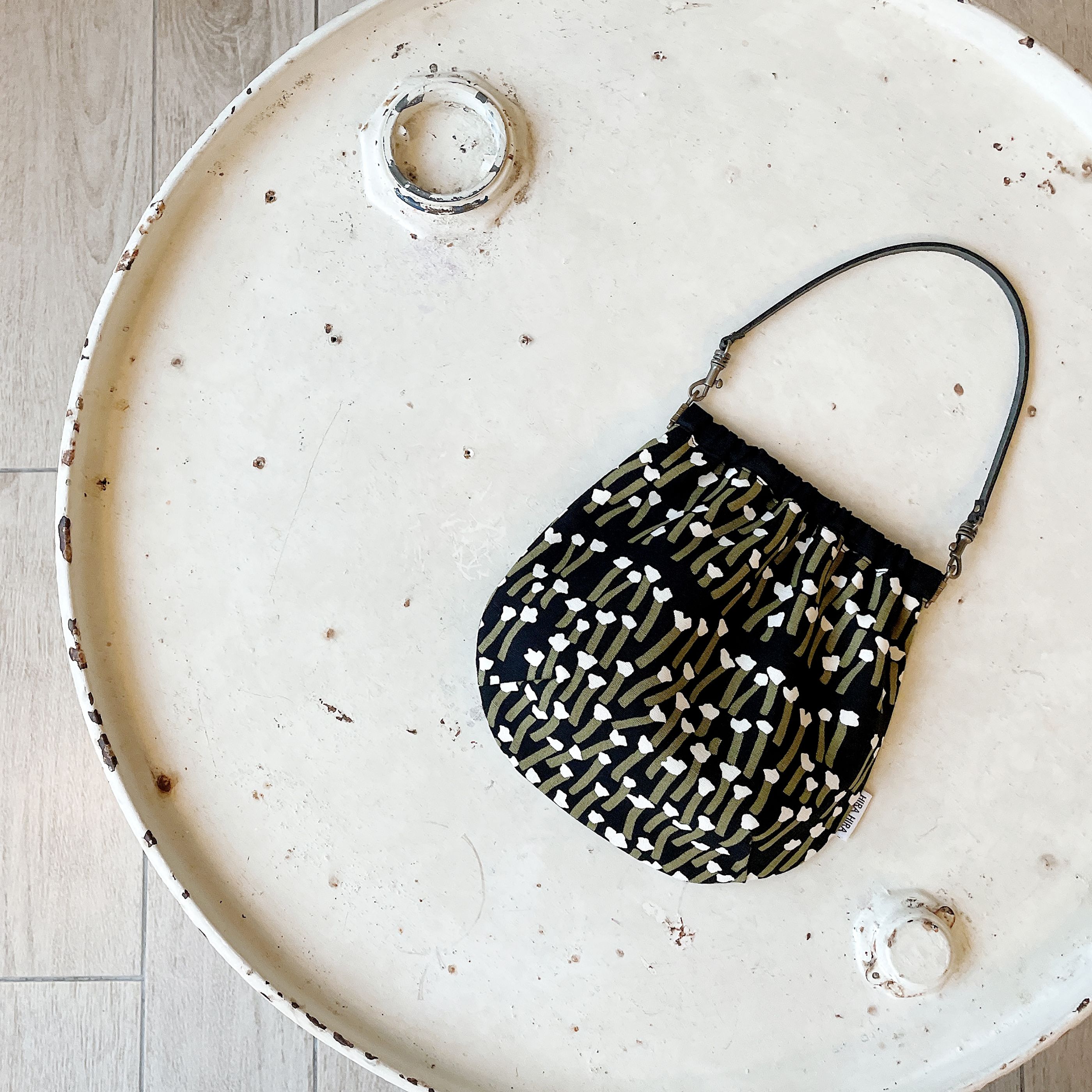 HIRA HIRA ✧ 彈片口金小背包/直條花柄圖/2色（不含背帶/提把）