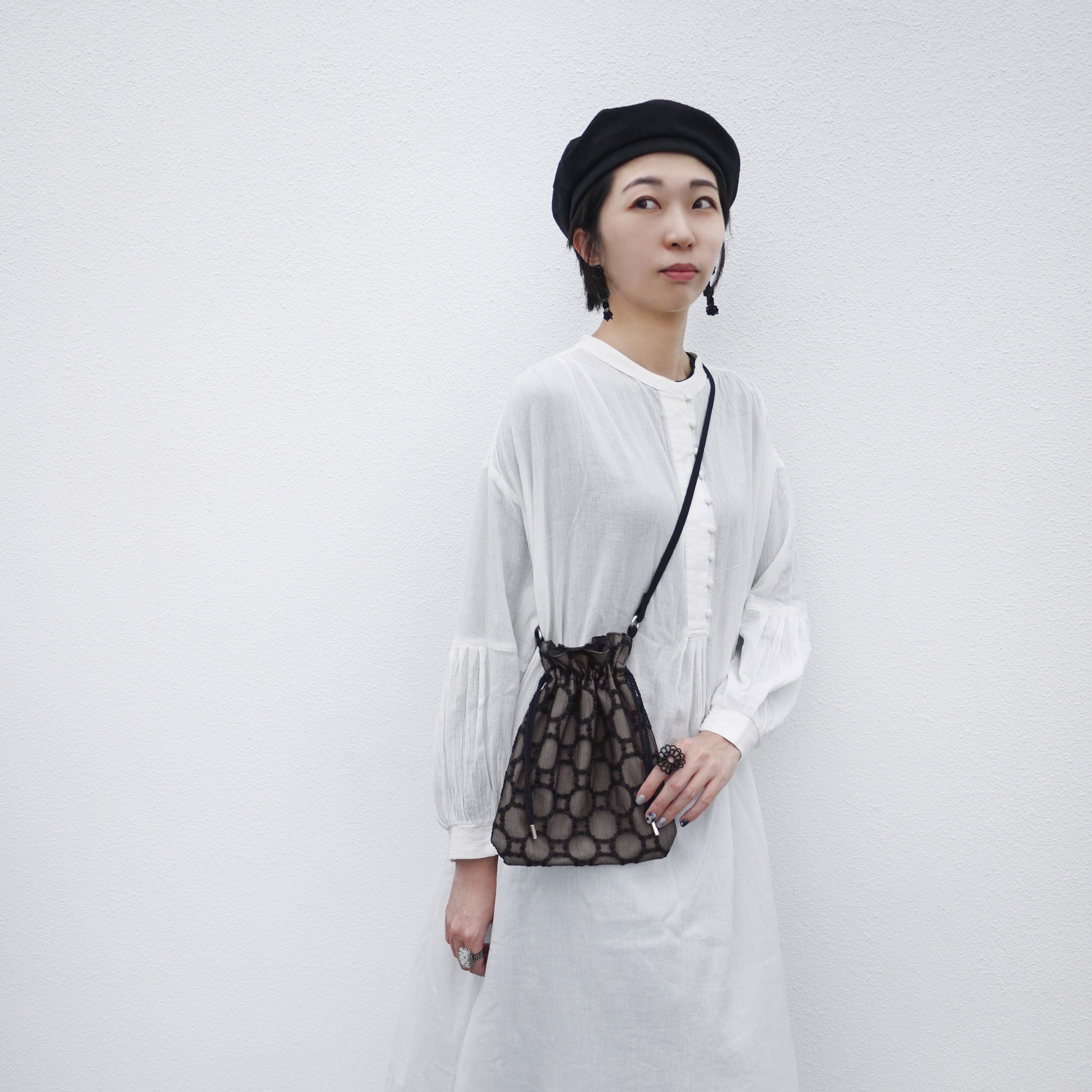 HIRA HIRA ✧ 斜角隨身包/鈴鼓刺繡薄紗/2色