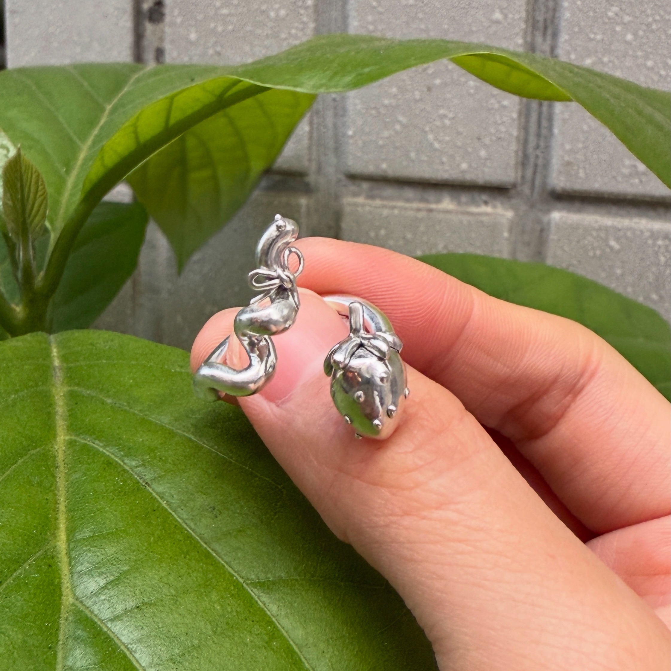 蟲蟲吃草莓活圍純銀戒指