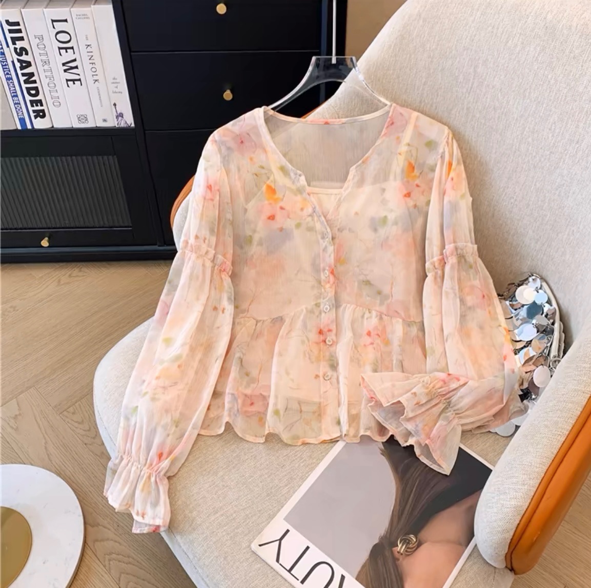 《法式浪漫》V領雪紡上衣