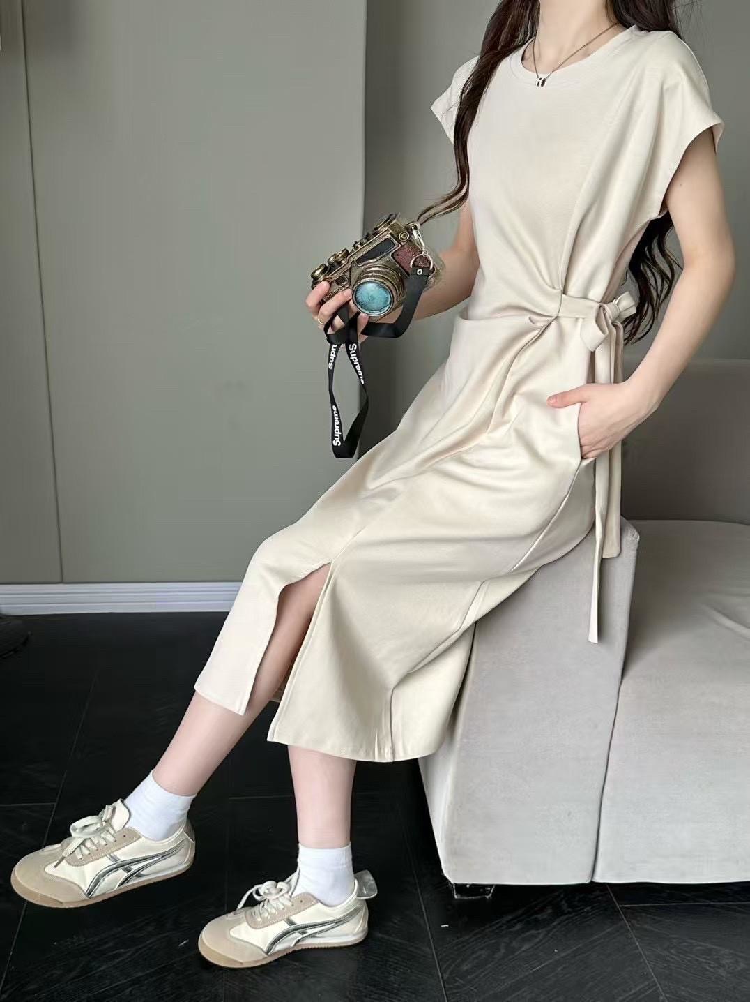 《慢一點也無妨》側開衩綁帶長洋裝