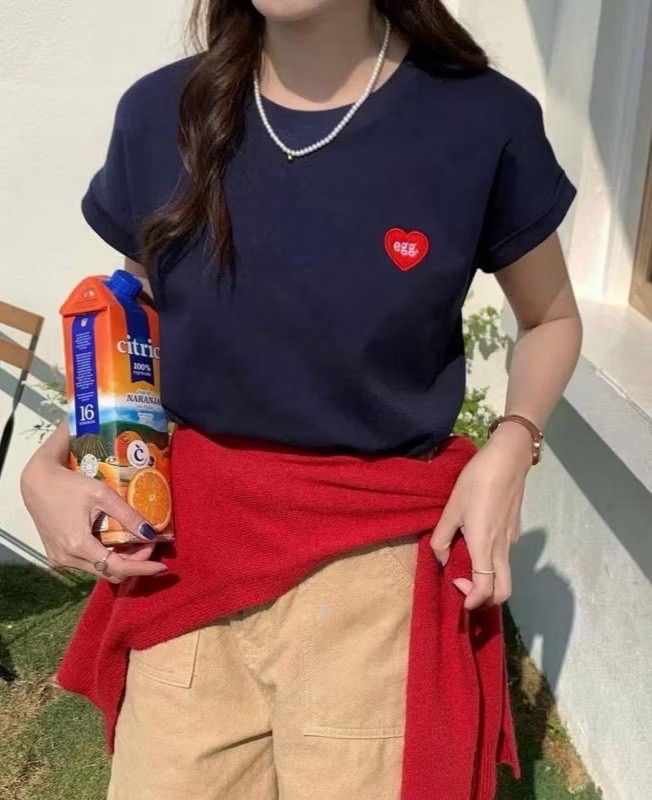 《不挑人百搭款》電繡愛心小標反折T