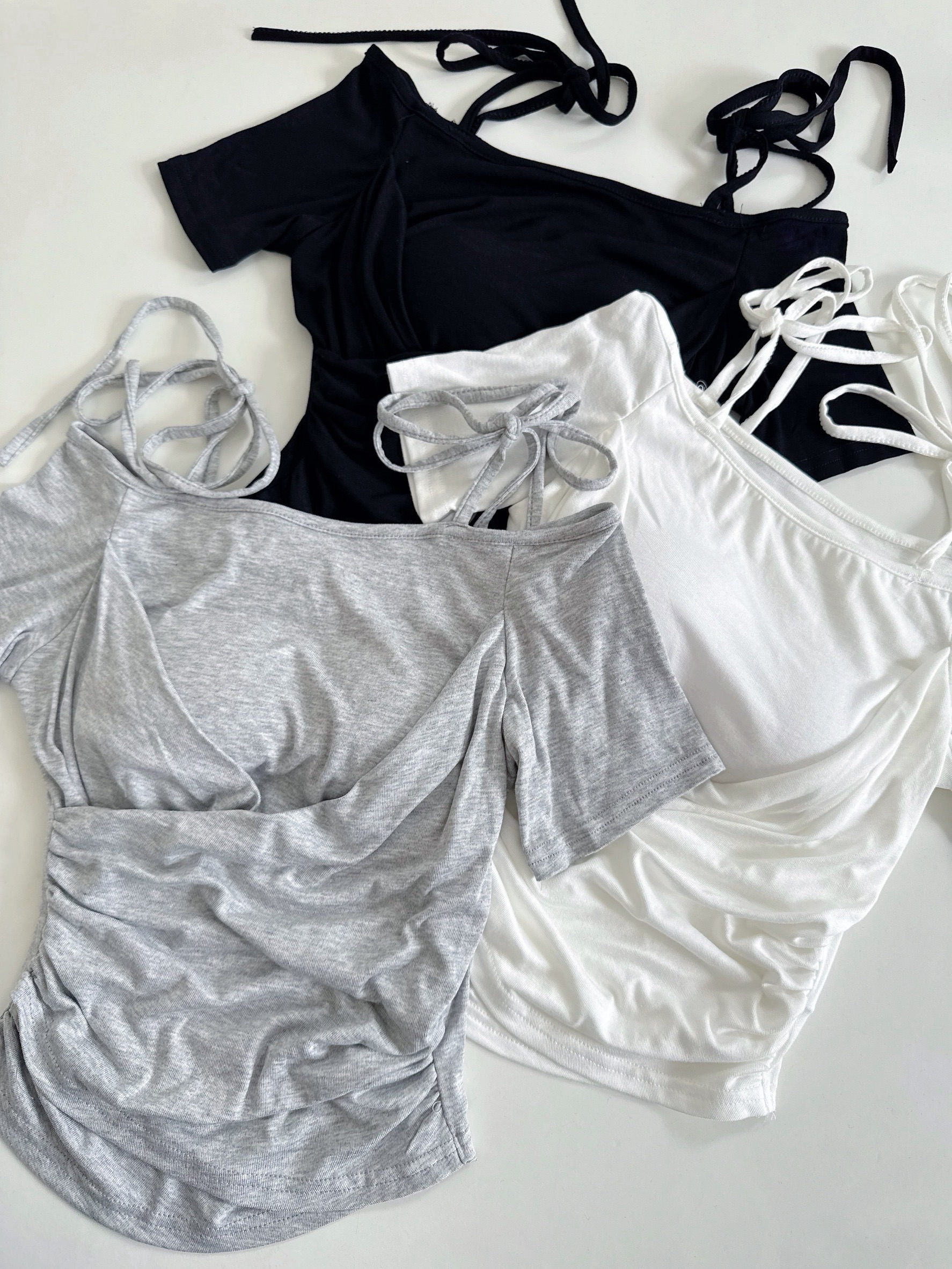 《可御可甜》綁帶抓皺上衣（不顯胸墊）