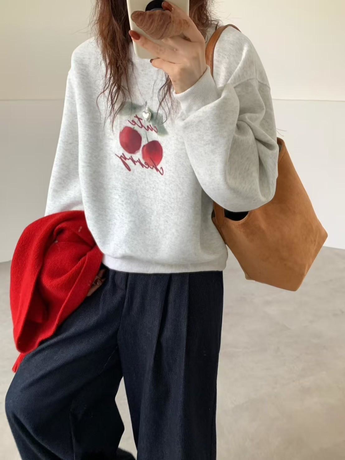 《韓風手繪感》櫻桃大學T