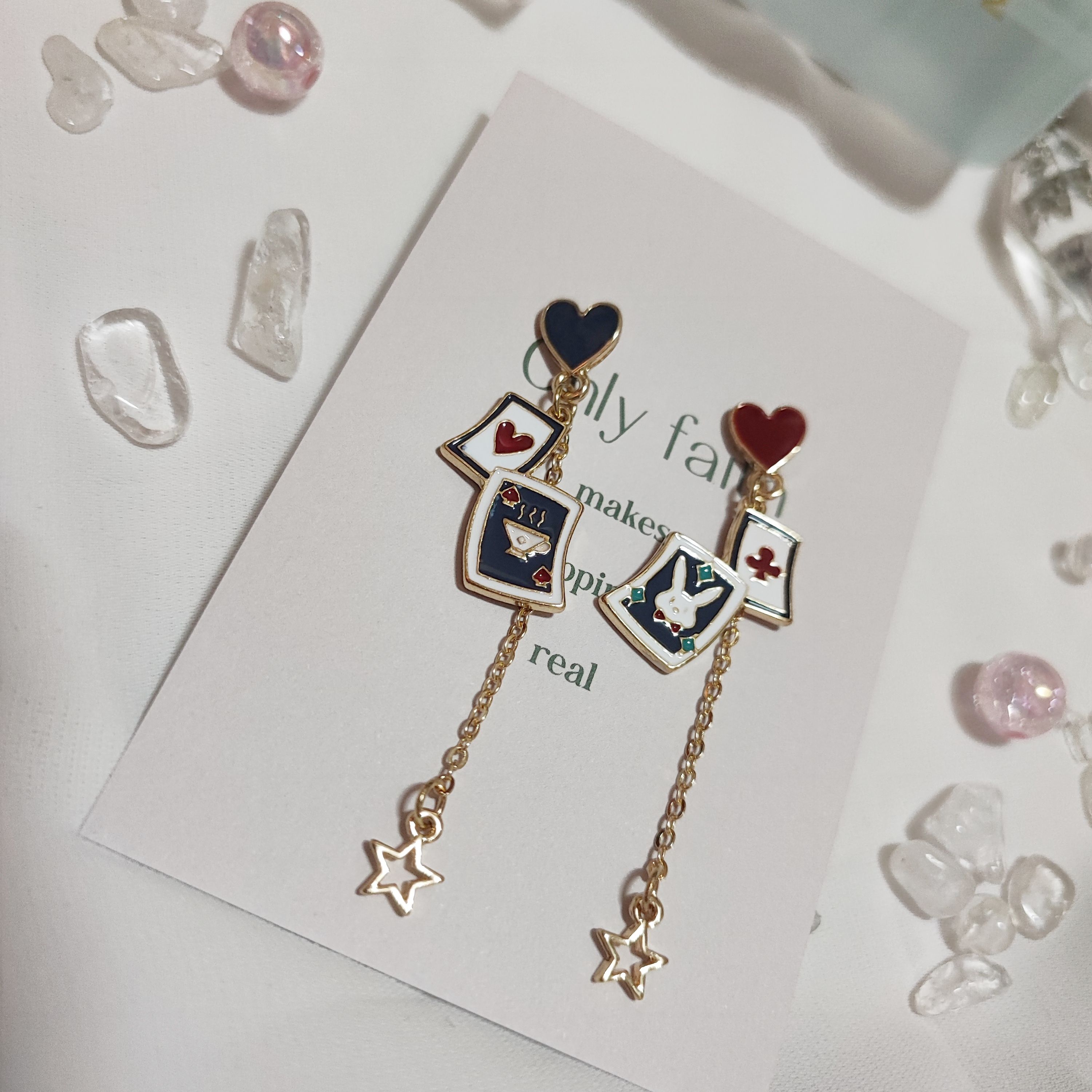 ＜耳飾＞ ⁺⋆不對稱愛心撲克兔兔長版耳針耳飾