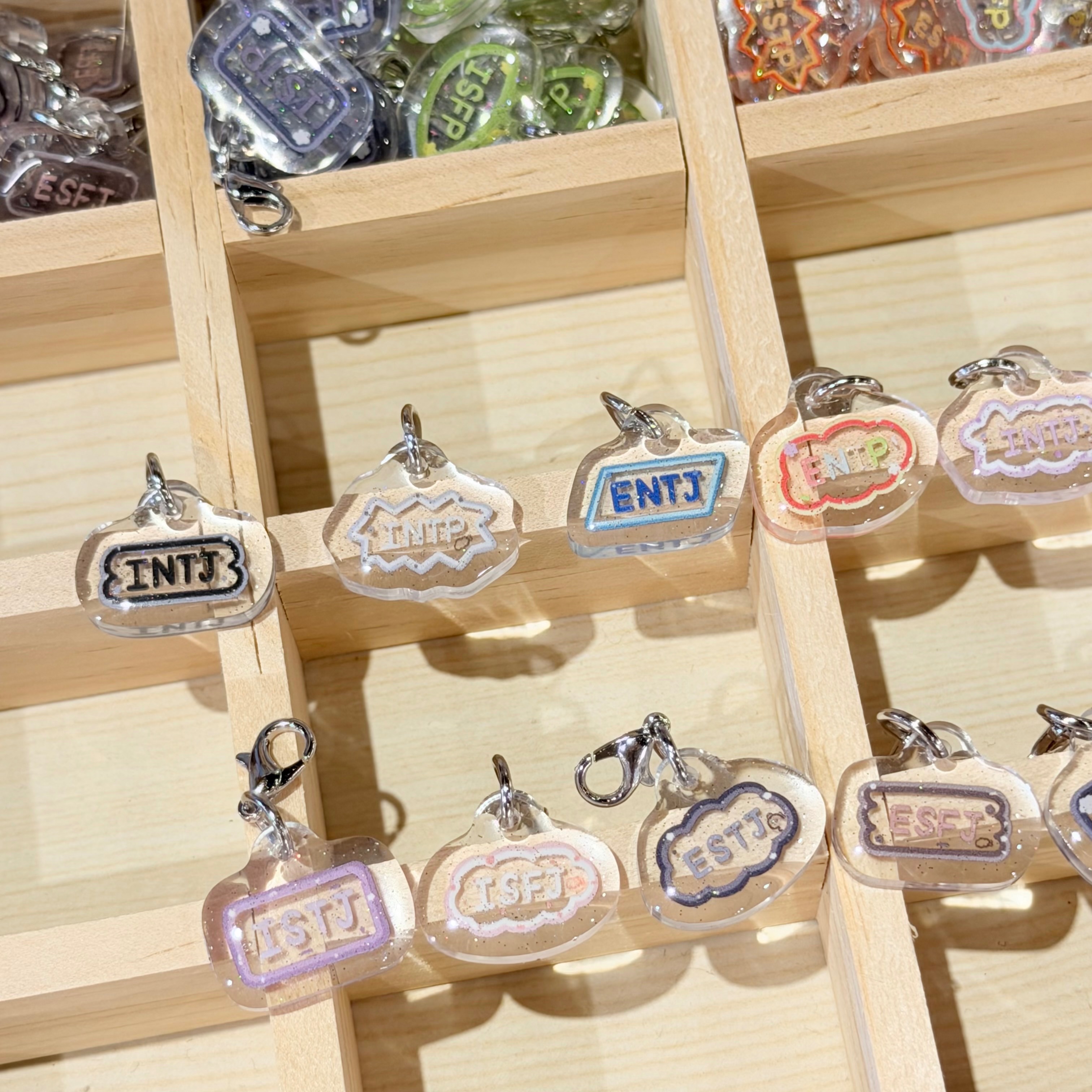 DIY串鏈吊飾-mbti（滿$100附鏈子）