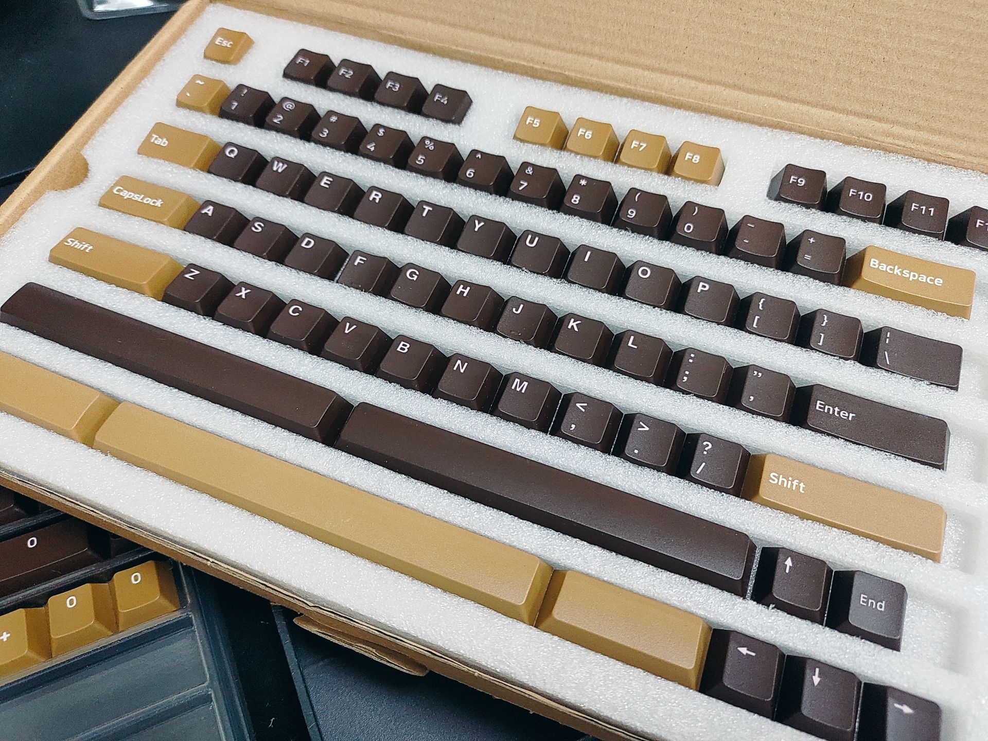 咖啡栗褐二色注塑 PBT 大全套鍵帽（原廠高）