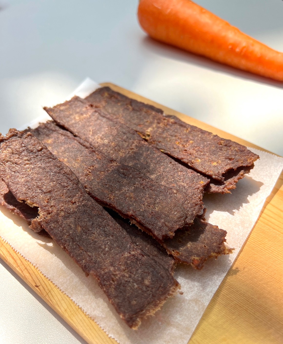 寵愛毛毛♡ᵕ̈｜薑黃胡蘿蔔牛肉條🥕 100%手作零食 貓狗零食 無添加防腐化學甘油 汪喵最愛 老狗狗友善