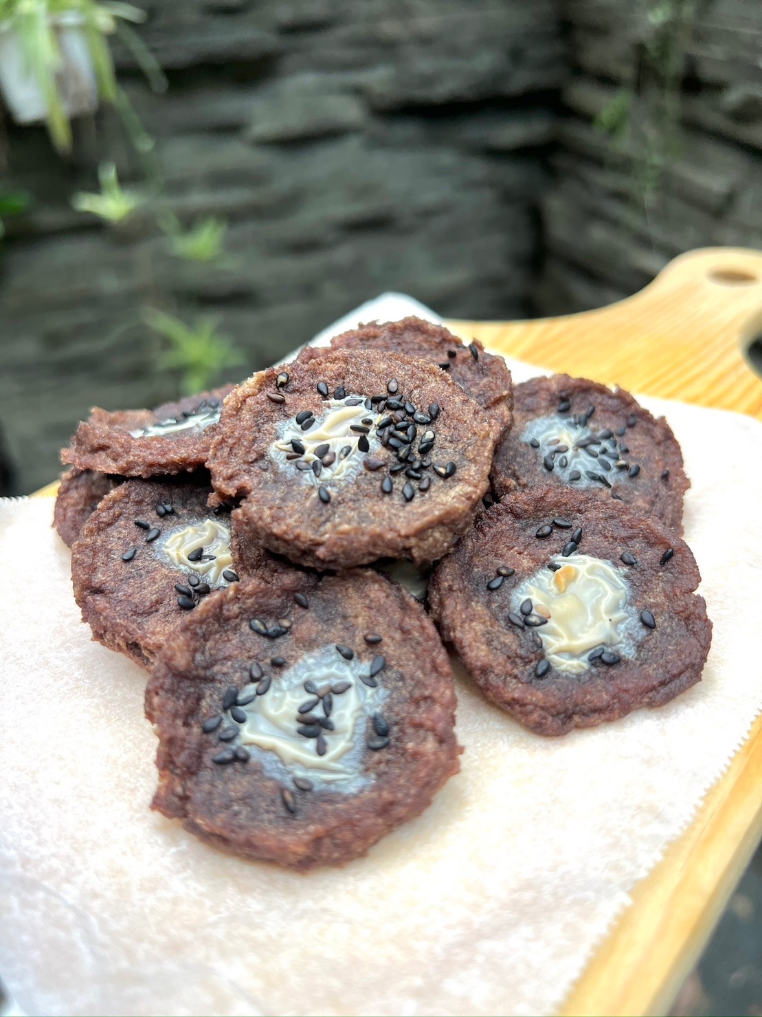 寵愛毛毛♡ᵕ̈｜黑芝麻起司牛肉圓餅 🧀100%手作零食 貓狗零食 無添加防腐化學甘油 汪喵最愛 老狗狗友善