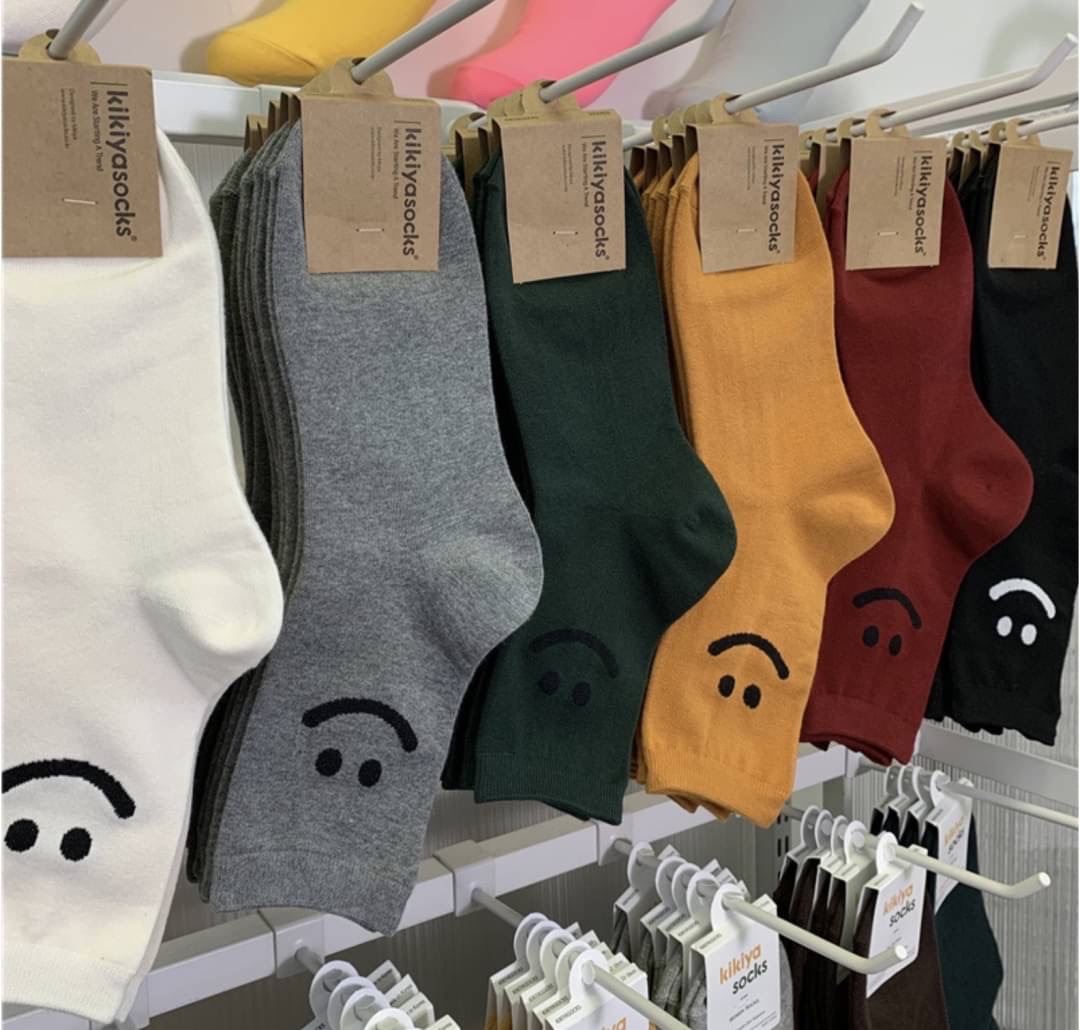 正韓 kikiyasocks 女中筒襪 笑臉 純色 素色襪 學生襪 運動襪 文青風 韓國製