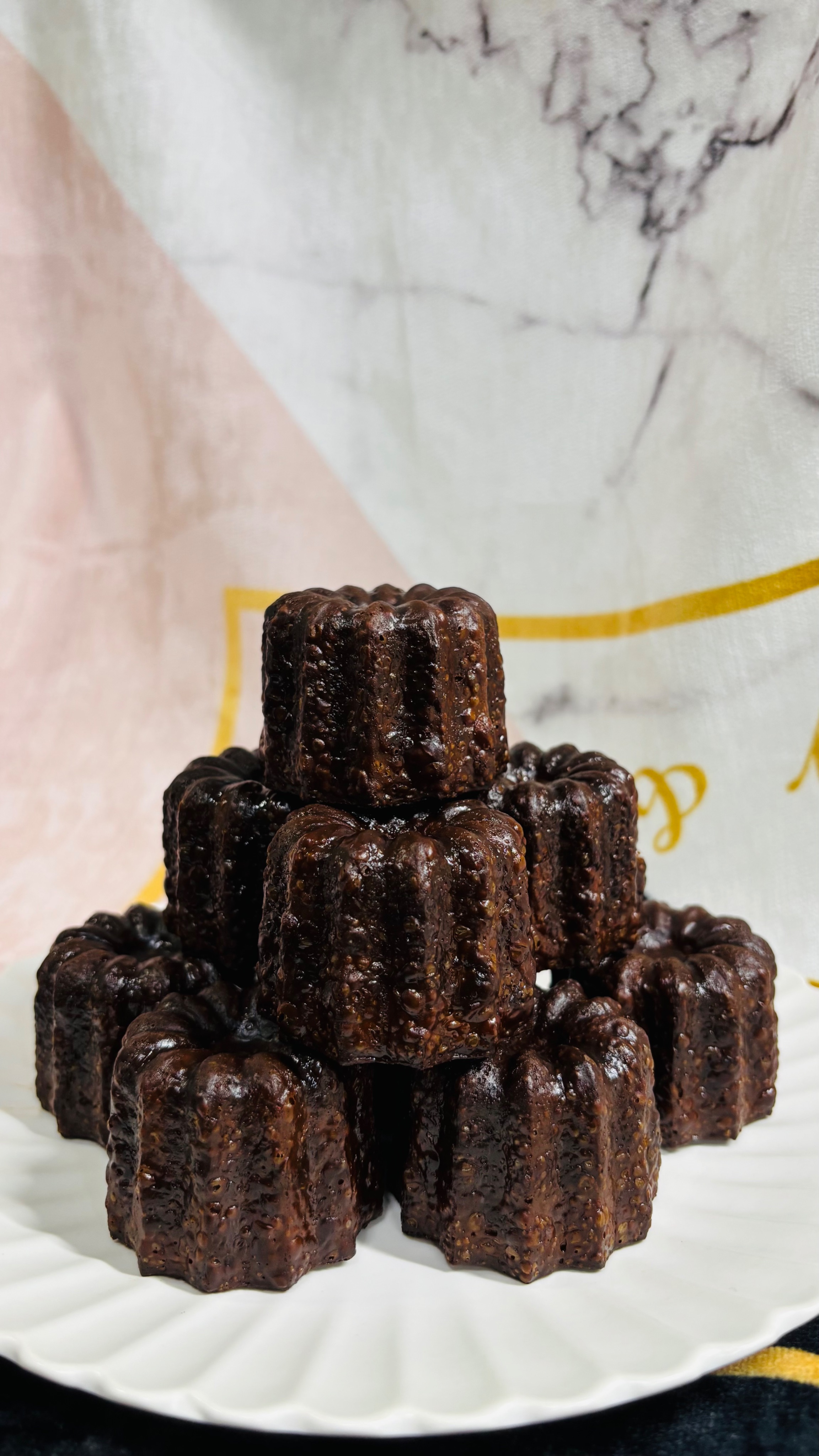 招牌酥脆甜度適中可麗露盒裝 （4入、8入） 綜合不可指定出貨日期 4/16開始出貨依照訂單順序 只有包種茶沒有酒 