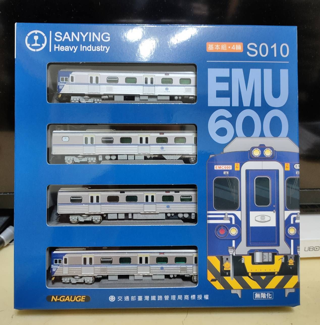 Nゲージ A004 台湾鉄道 EMU800型 記念先頭車両 三鶯重工 - メルカリ