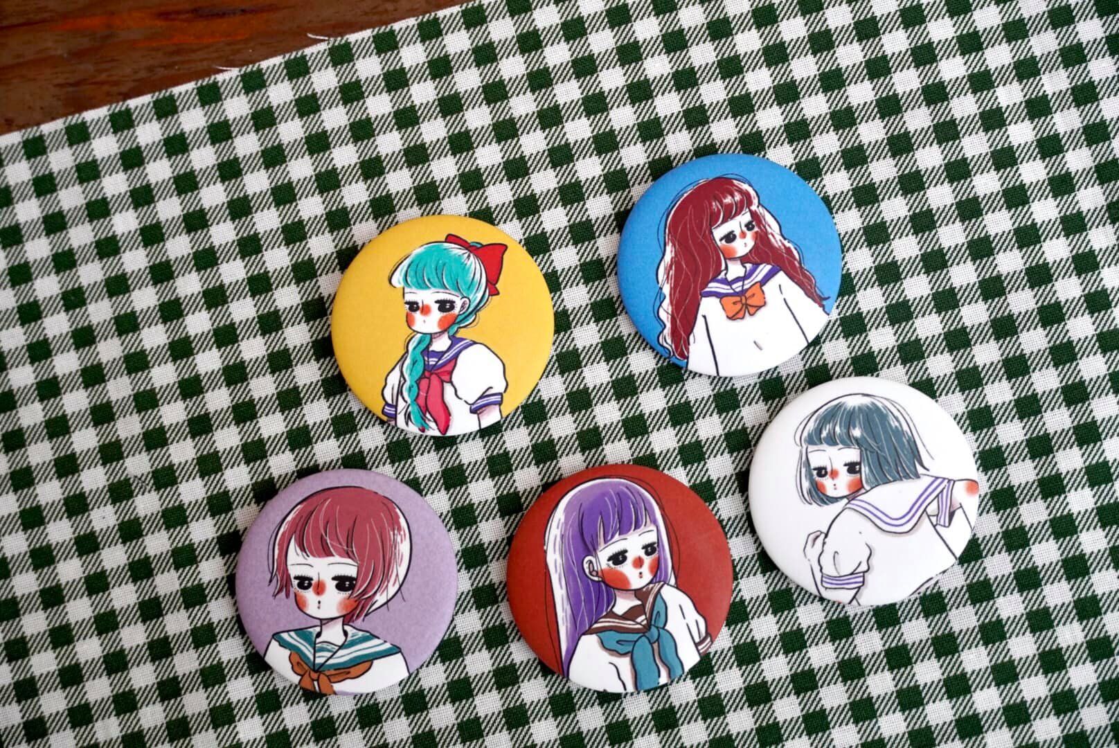 胸章 水手服少女