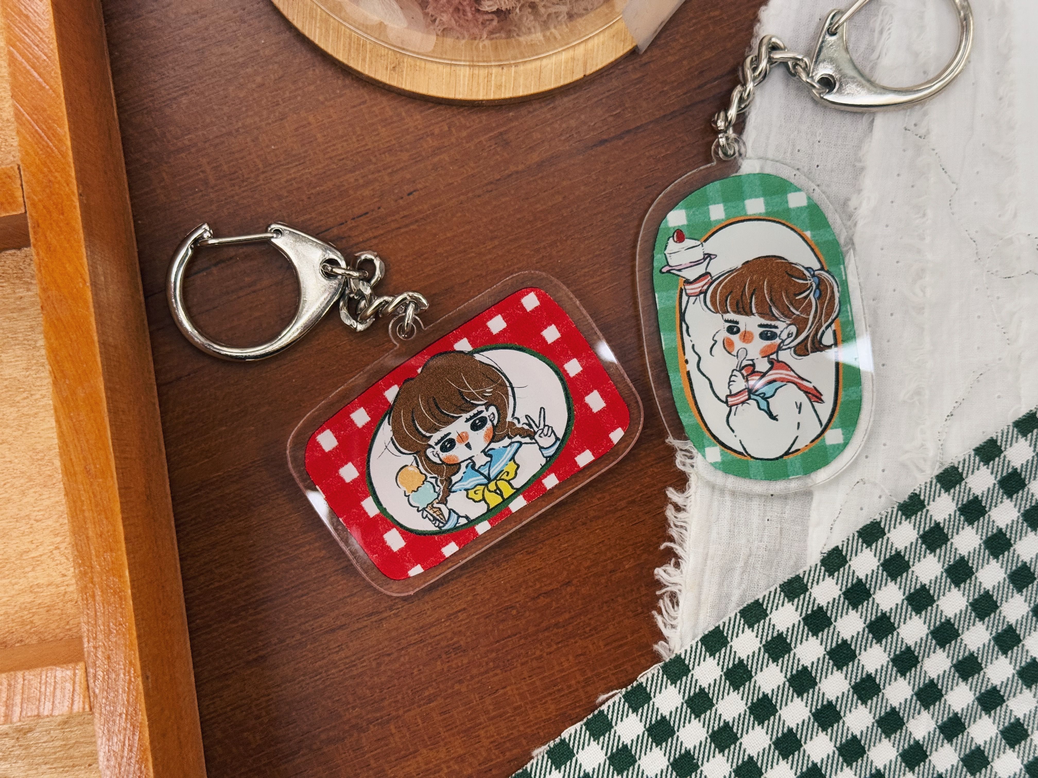 （買一送一）水手服少女 格紋壓克力鑰匙圈/兩款