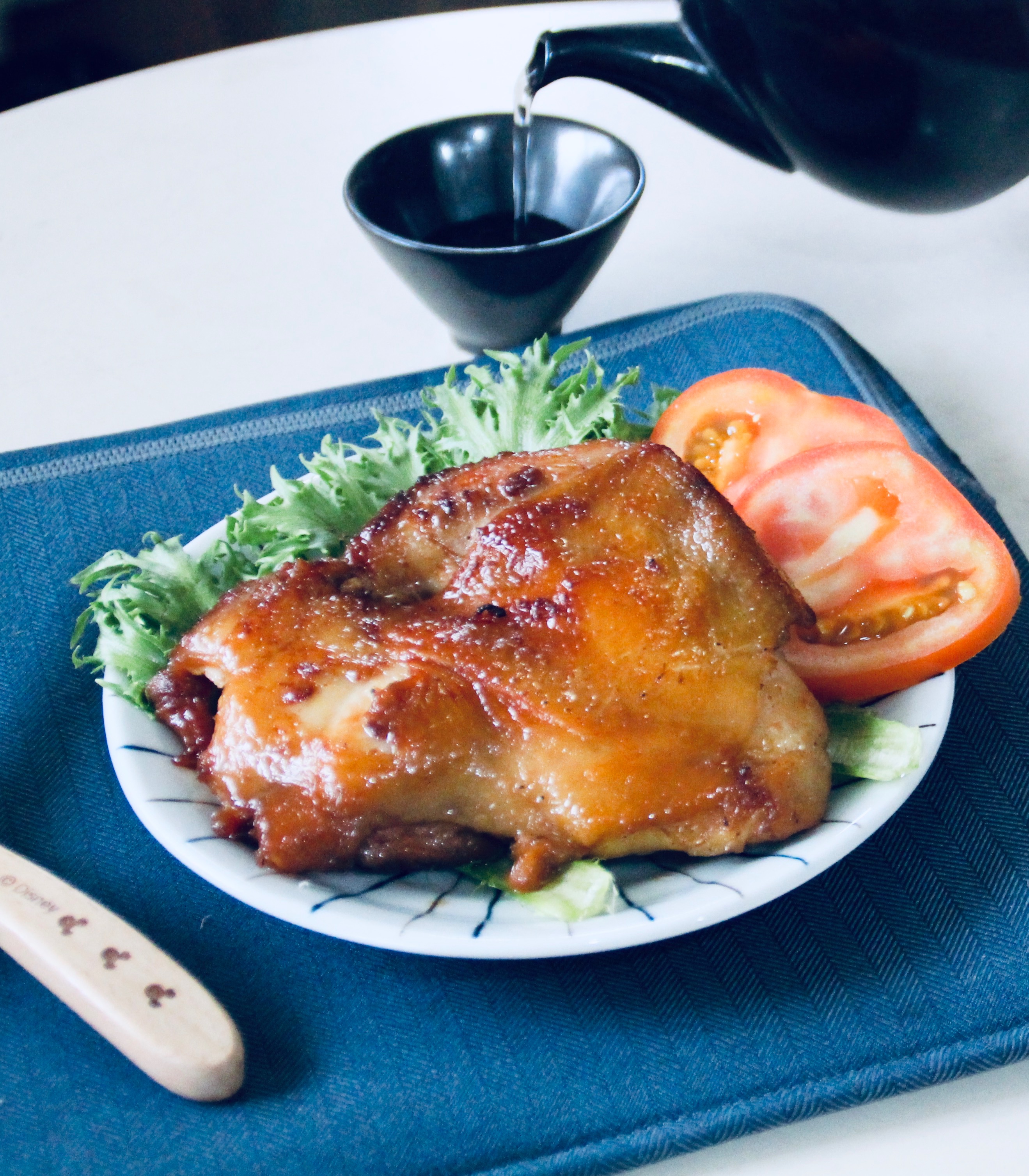 醃製比臉小一點點去骨雞腿排