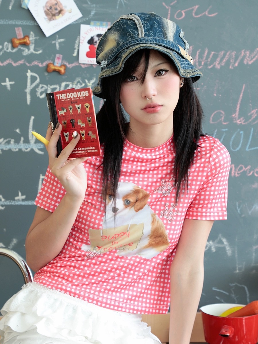 Hashtag DDD 燙鑽紅紋狗狗短T