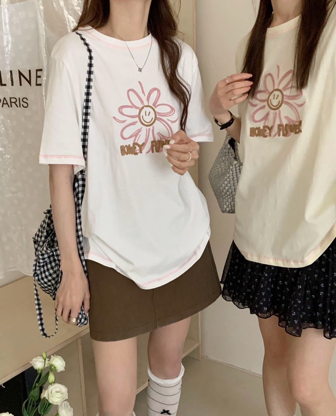 刺繡大花朵英字反車線T