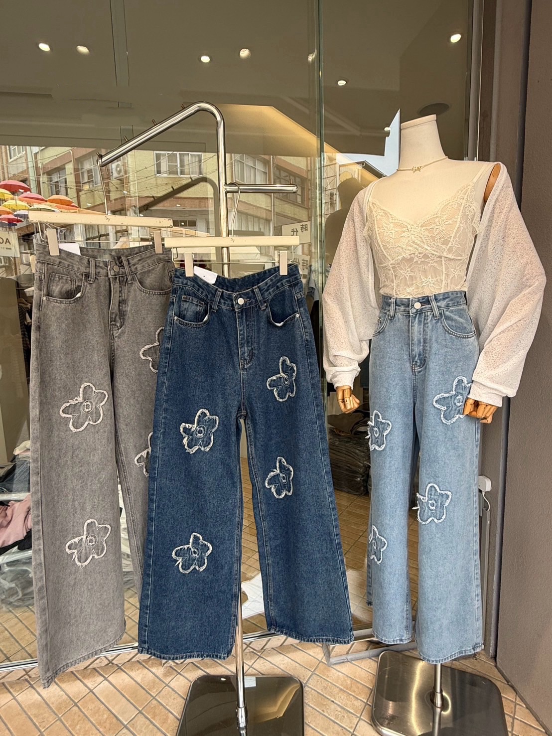 花花刺繡彎刀牛仔褲⋆˚✿