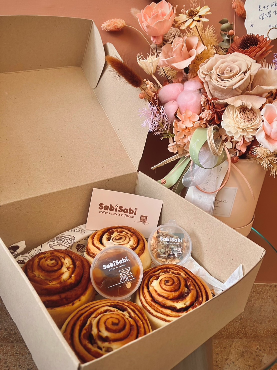 焦糖蘋果肉桂捲五顆組（依照訂單順序陸續出貨，無法指定收貨日期，無法等待請勿下單）