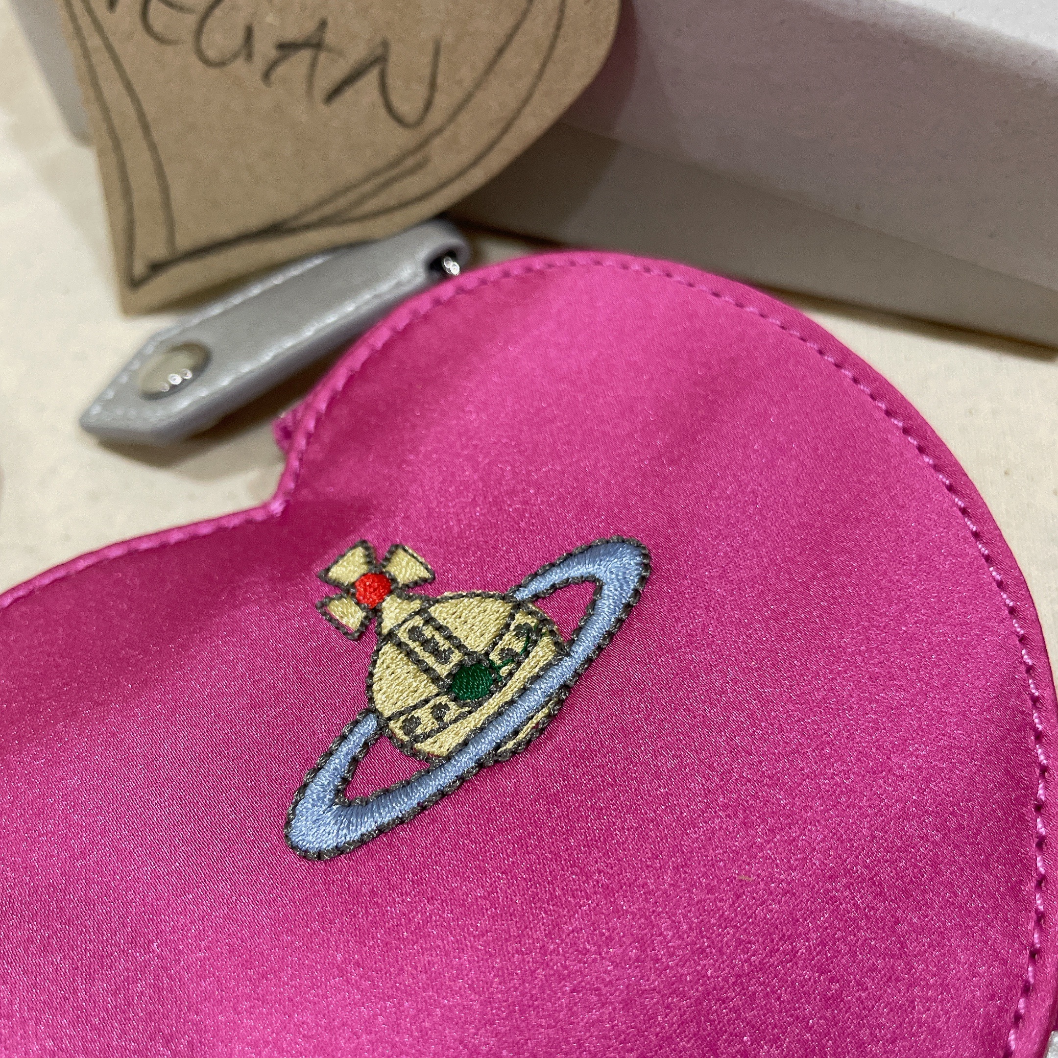 Vivienne Westwood 🪐刺繡愛心造型拉鍊零錢包