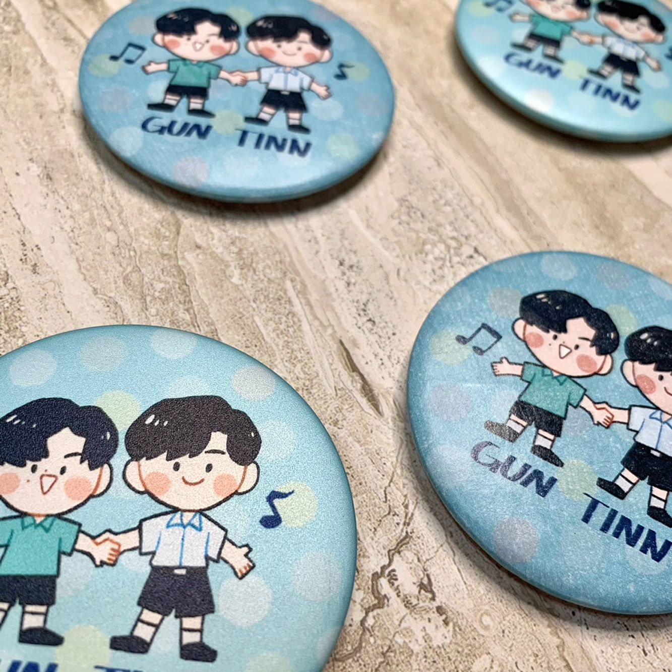 【泰星二創】GeminiFourth手牽手圓形徽章 58mm 我的男友會長大人