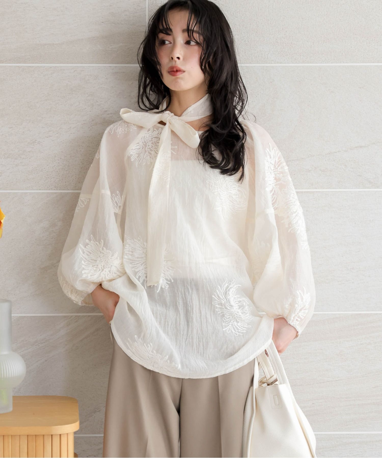 2907 花朵刺繡薄紗襯衫