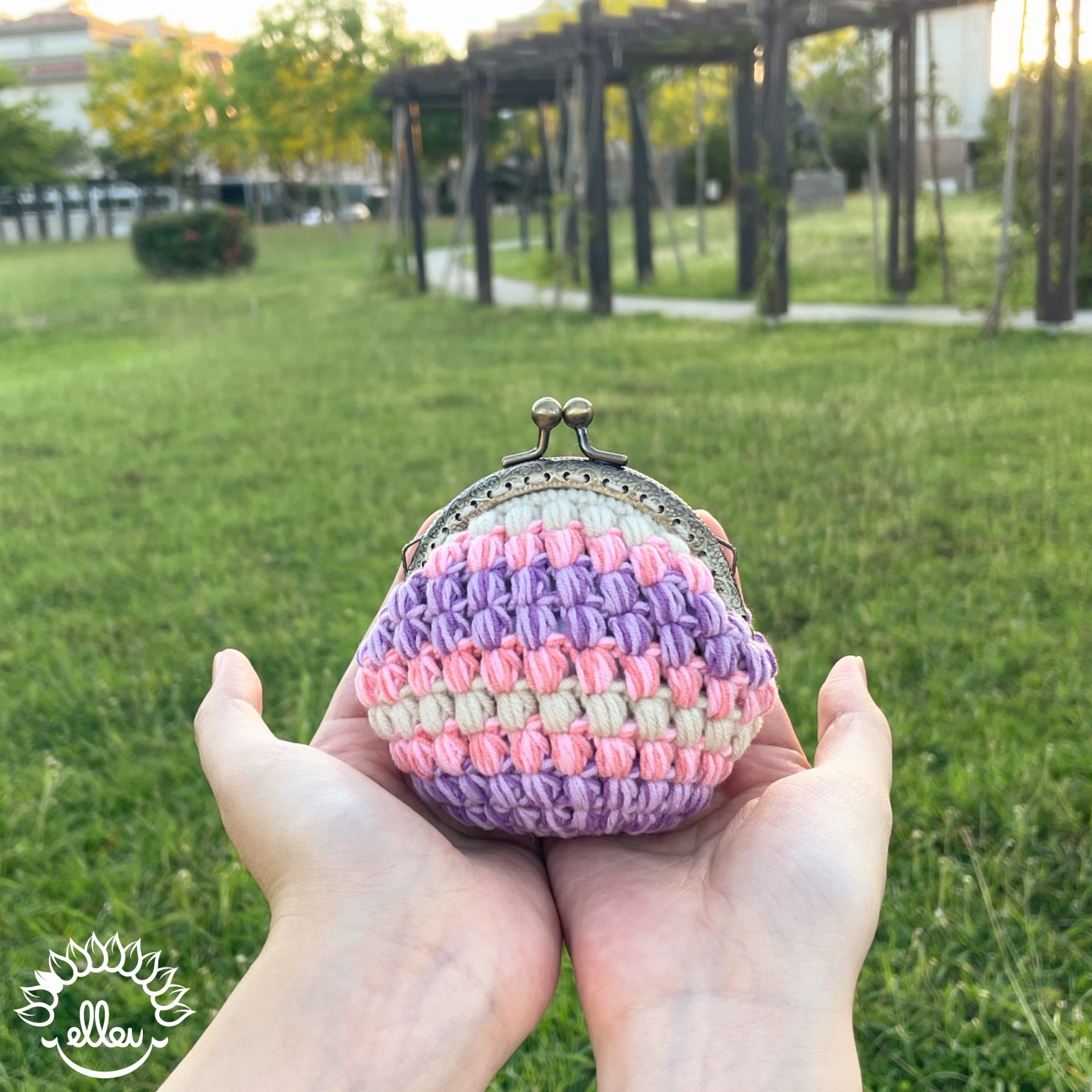 🌻 繡球花泡泡口金包