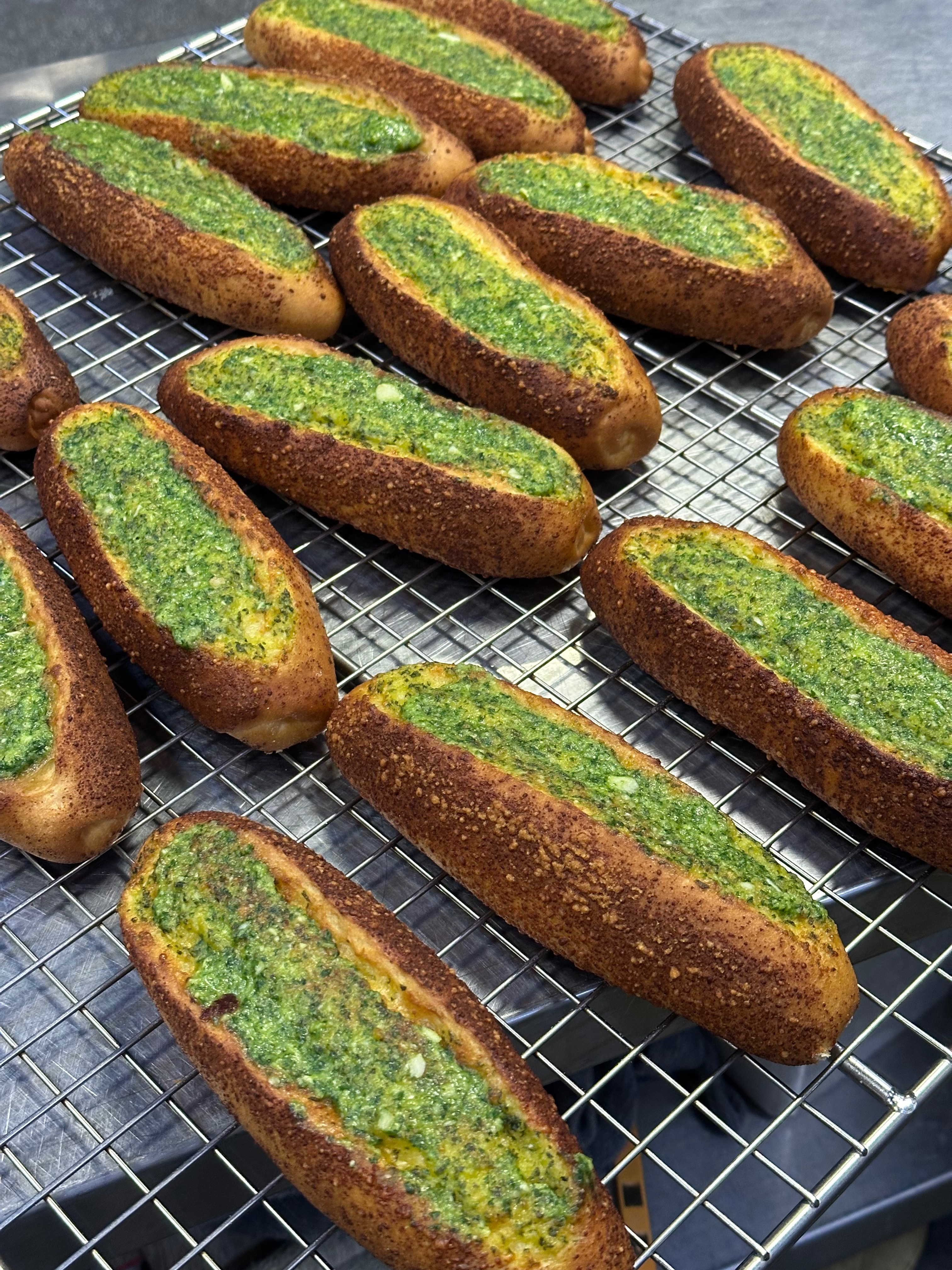 帕馬森香蒜麵包