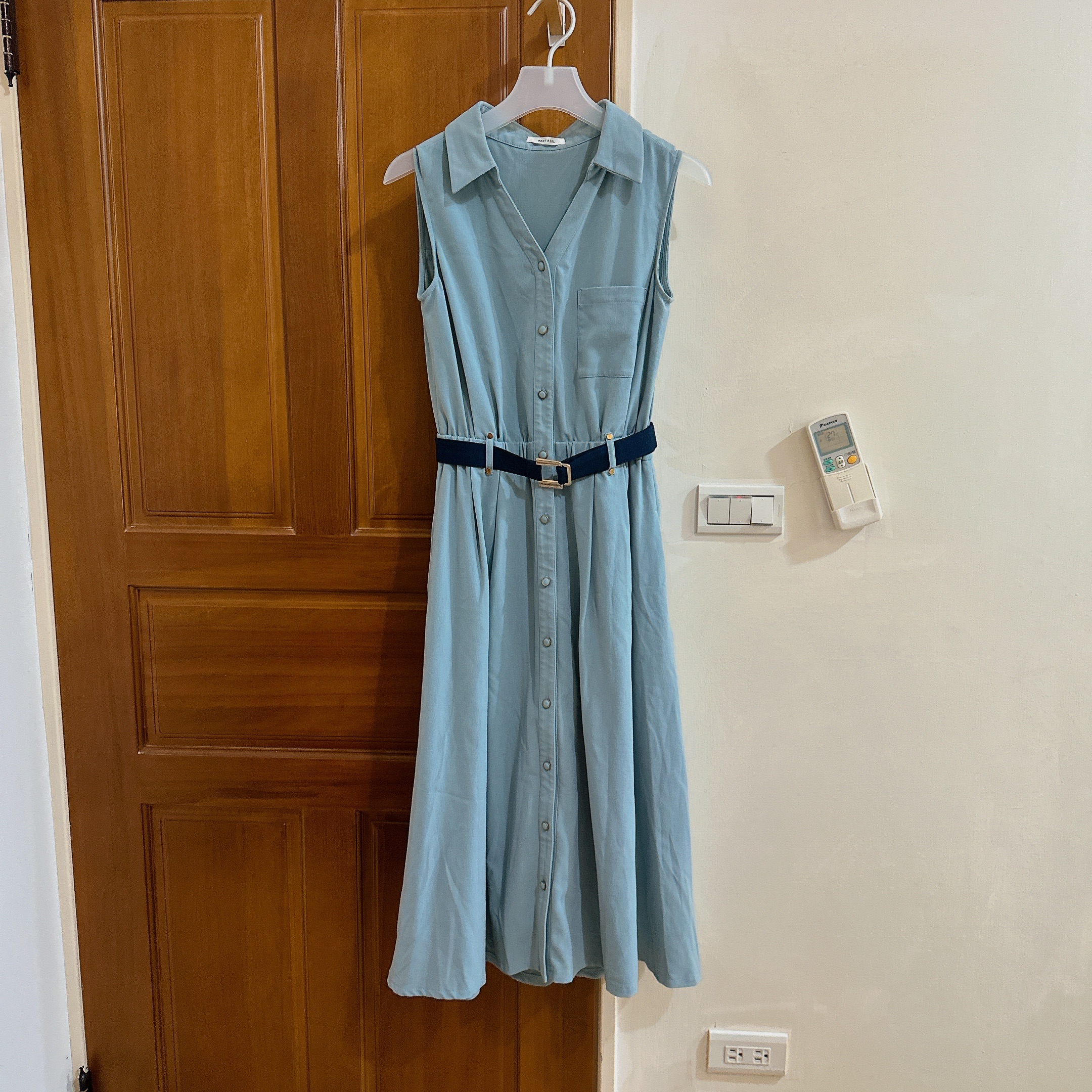 二手9成新 Redyazel 撞色腰帶劍領俐落洋裝M 淺藍色 2190購入