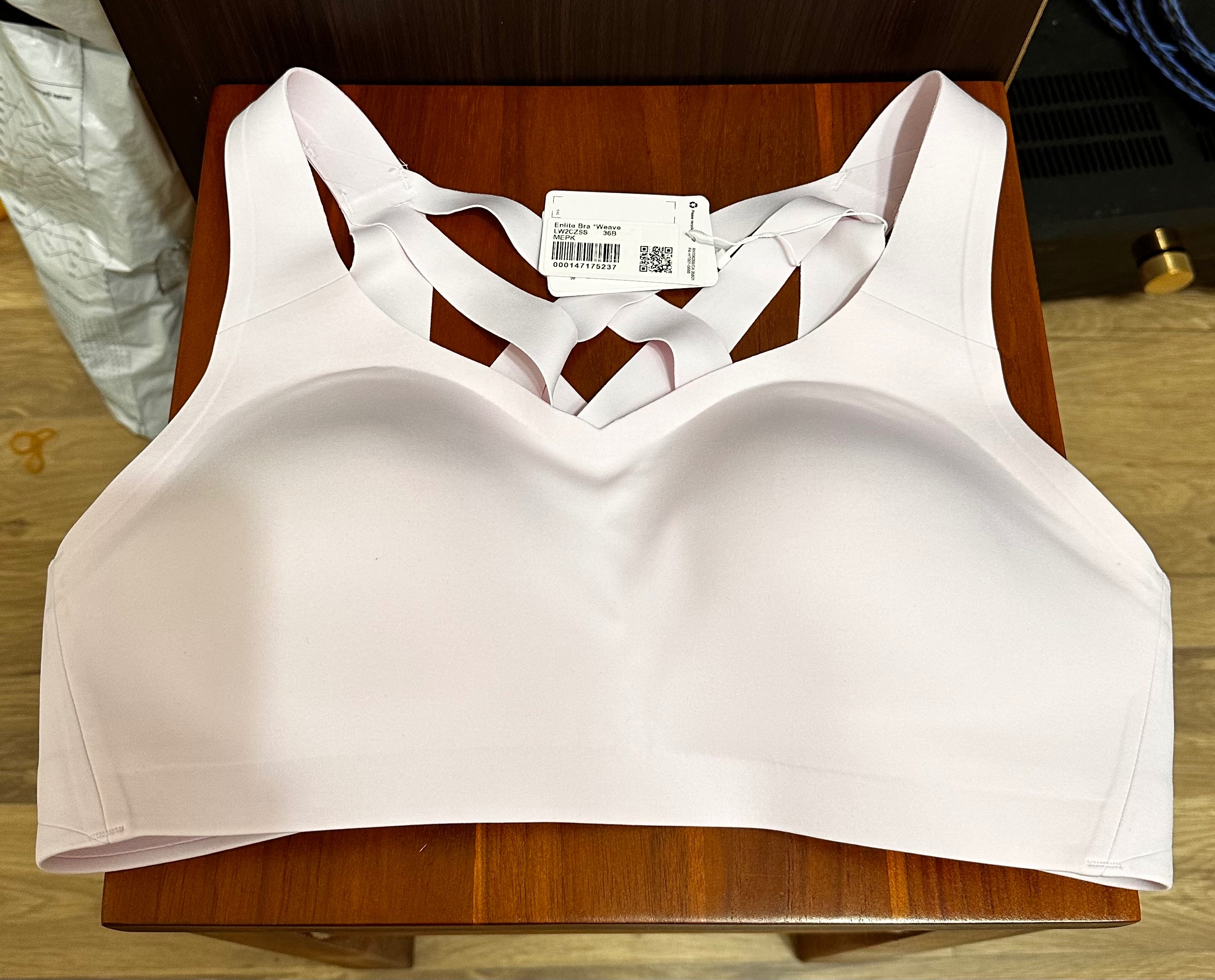 全新芭比粉 Lululemon Enlite Weave-Back 運動內衣 高強度支撐，後扣式36B