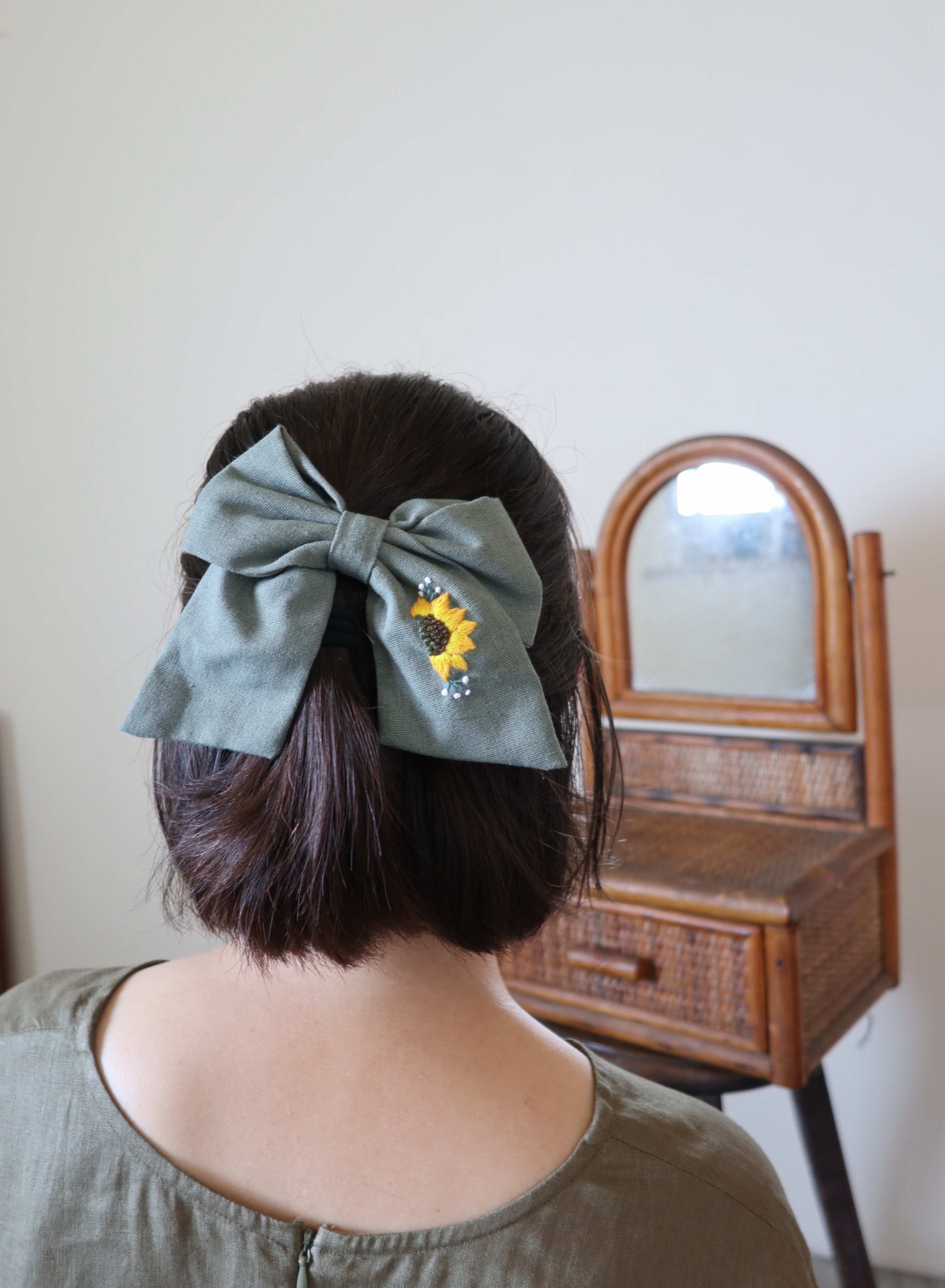 手刺繡蝴蝶結髮夾/髮師