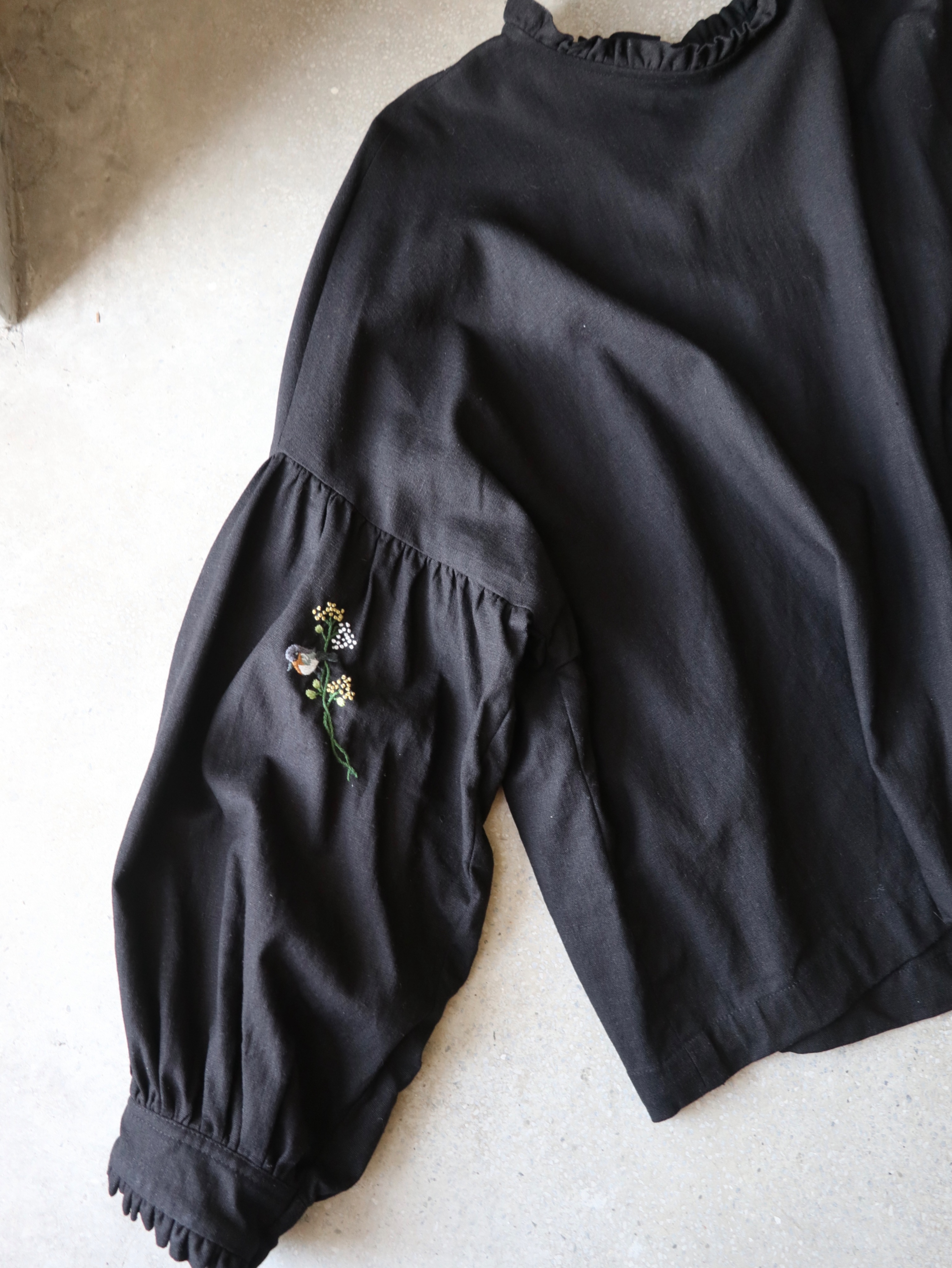 V8手刺繡高領長抽上衣