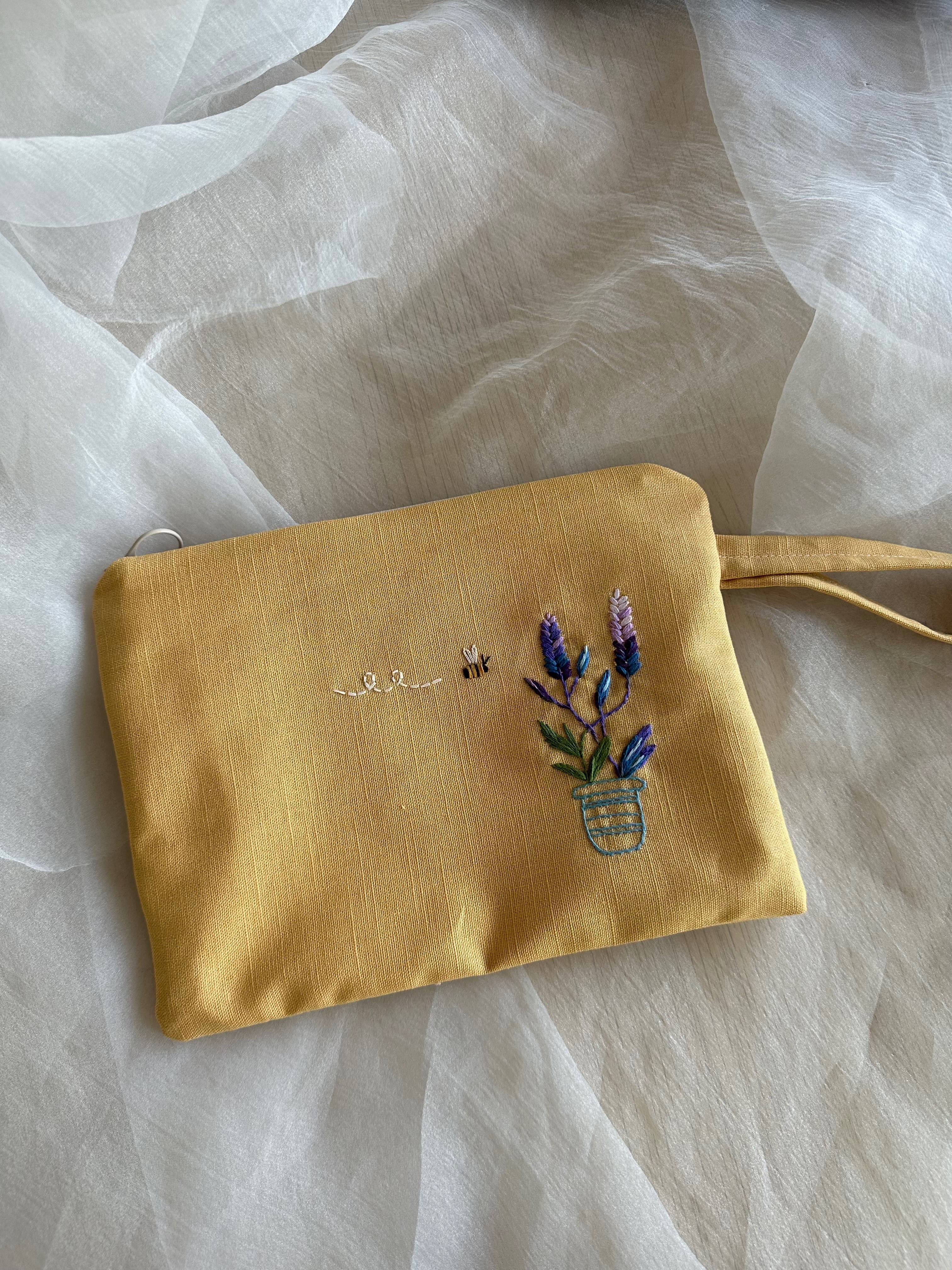客訂薰衣草手刺繡化妝包