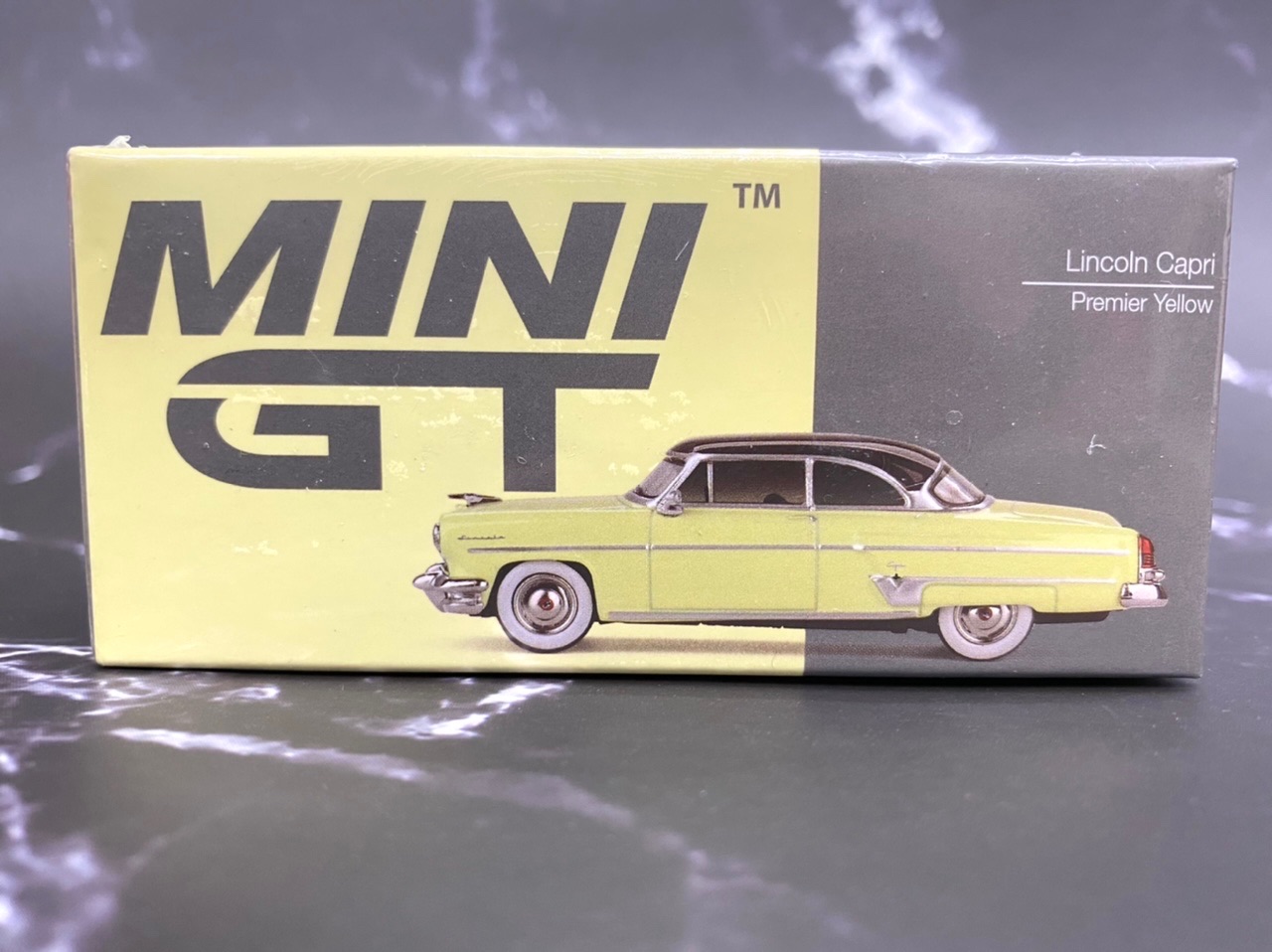 玩具偉富 現貨 MINI GT 561 Lincoln Capri 1954 Premier 黃