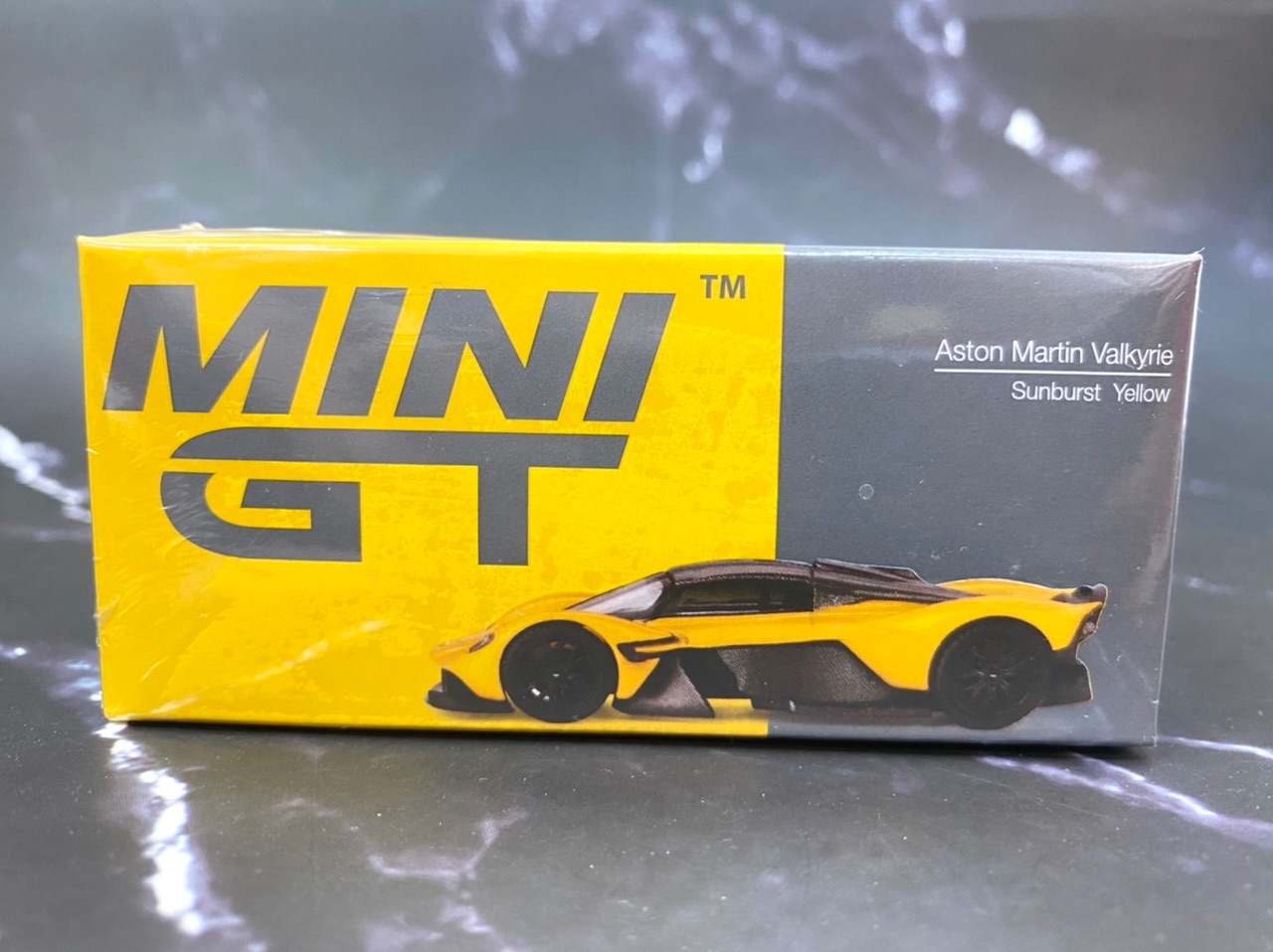 玩具偉富 現貨 MINI GT 744 阿斯頓 馬丁 Valkyrie  Sunburst 黃 左駕