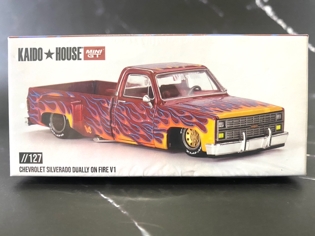 MINI GT KHMG127 雪佛蘭 Silverado Dually on Fire V1