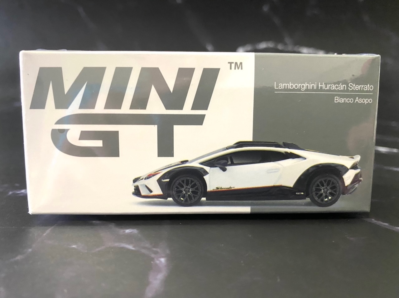 MINI GT 763 藍寶堅尼 Huracan Sterrato 珍珠白