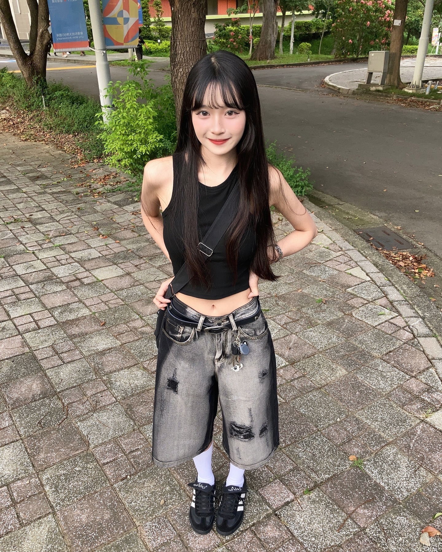 曈曈🖤個性刷破漸變水洗黑灰色牛仔七分褲