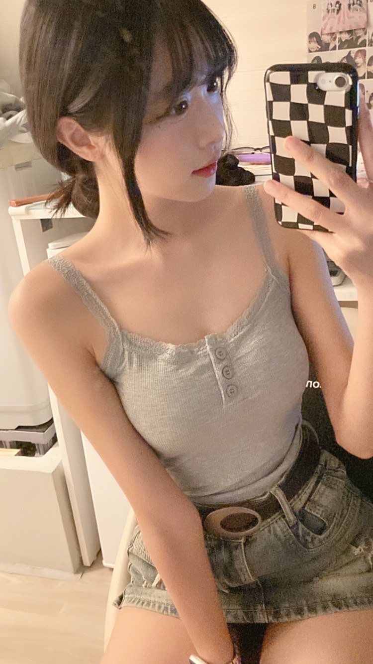 曈曈♡蕾絲鈕扣彈力胸墊背心