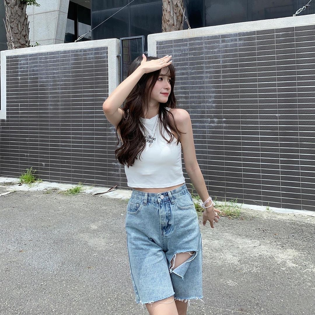 字母刺繡彈力修身工字胸墊背心𝟱色（采婕.盈君.總裁♡）