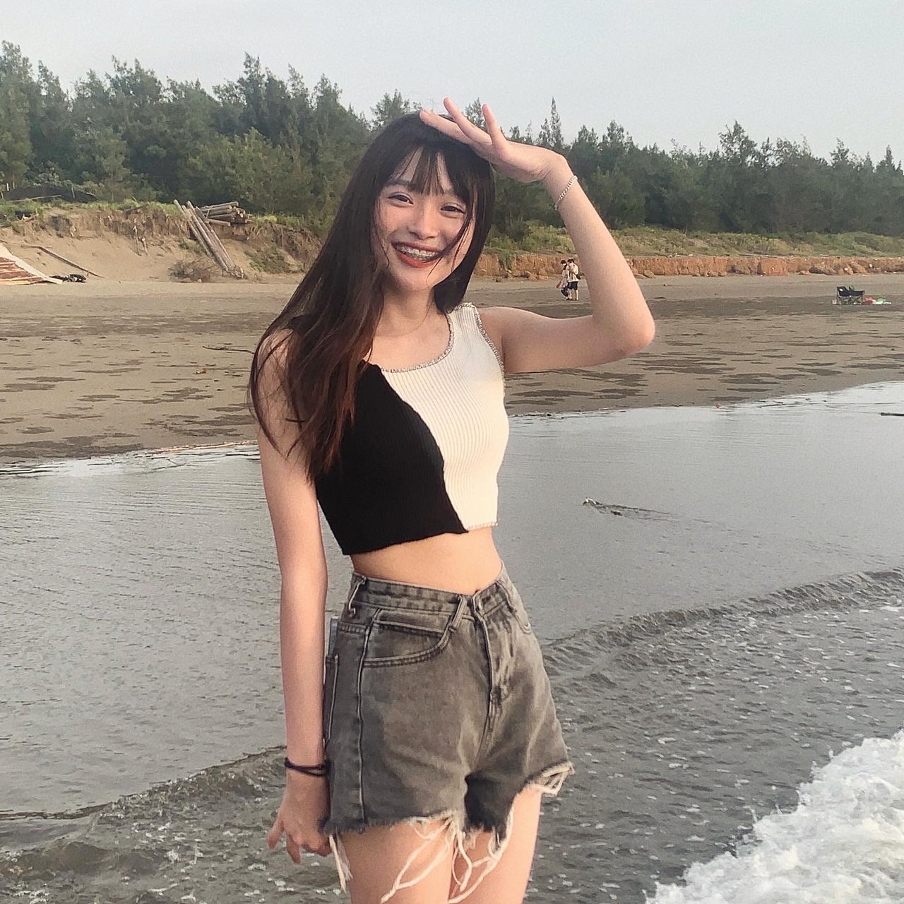 曈曈♡設計感黑白撞色拼接背心