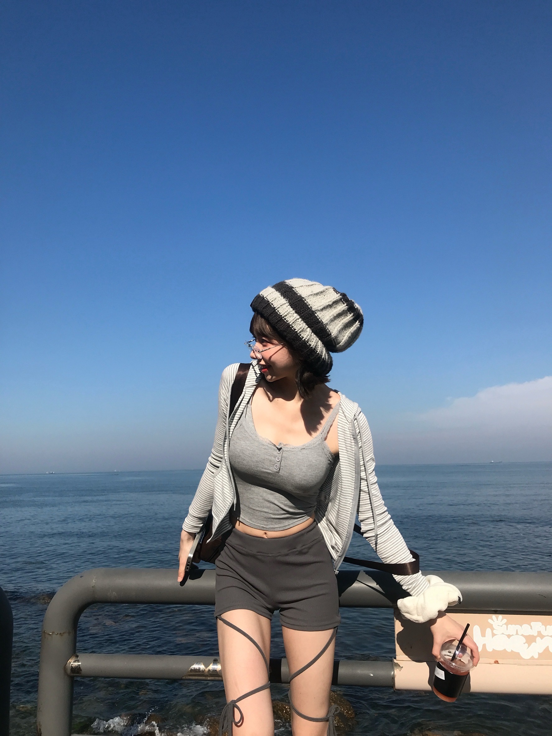 莊莊♡蕾絲鈕扣彈力胸墊背心