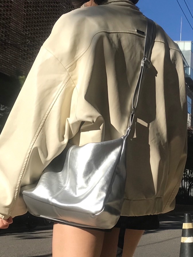 簡約大容量軟皮革側背包