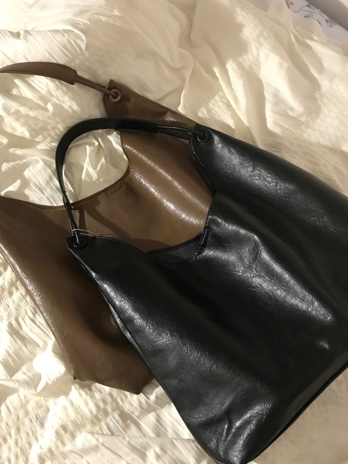 莊莊🤎🖤大容量皮革側背包2色（附贈同色小錢包）