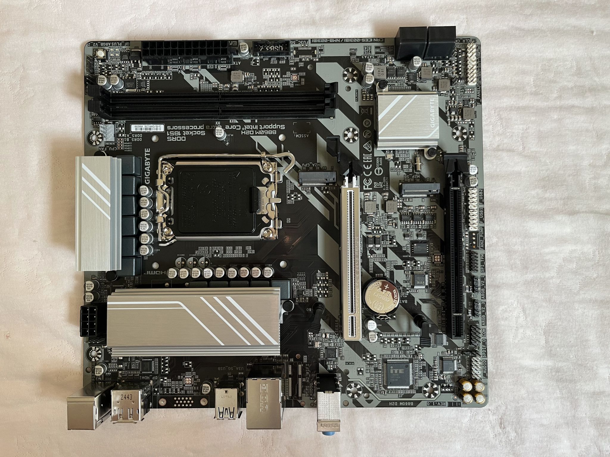 技嘉 GIGABYTE B860M D2H