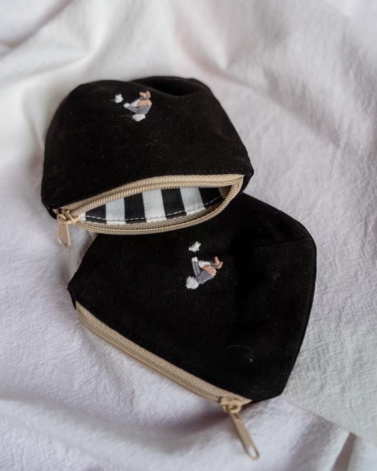 〔現貨在台〕泰國棉麻刺繡貓咪零錢包 收納小包日本進口布料日系 泰國代購 文創選物 泰國文青選品