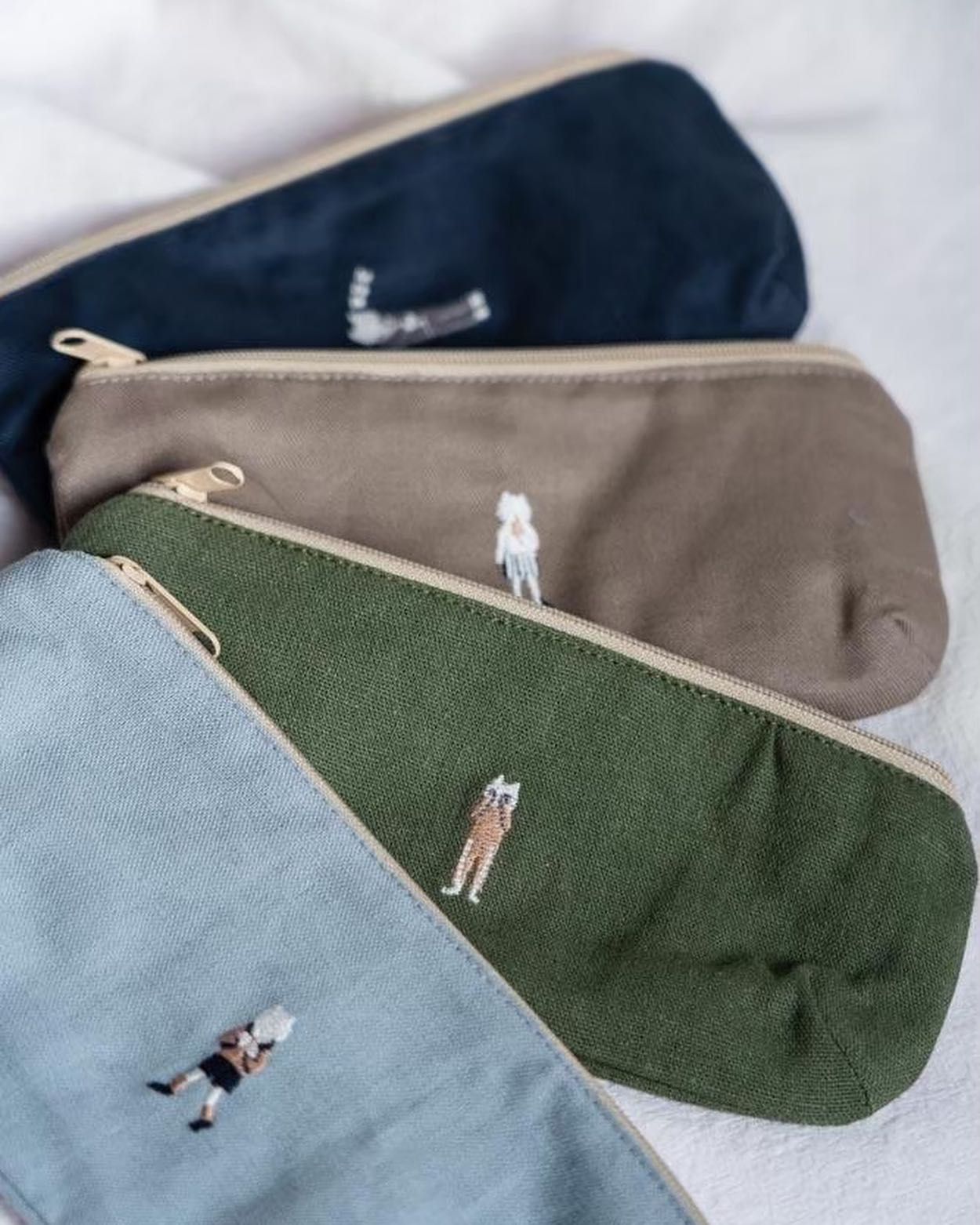 〔現貨在台〕泰國棉麻刺繡貓咪筆袋 鉛筆盒日本進口布料日系 泰國代購 文創選物 泰國文青選品