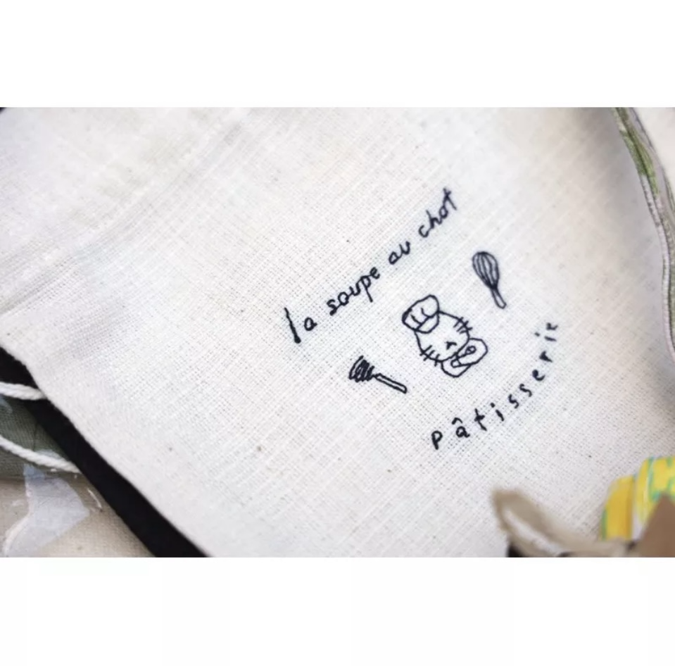 〔現貨〕泰國棉麻甜點師傅貓咪束口袋 日本進口布料日系 泰國代購 文創選物 泰國文青選品